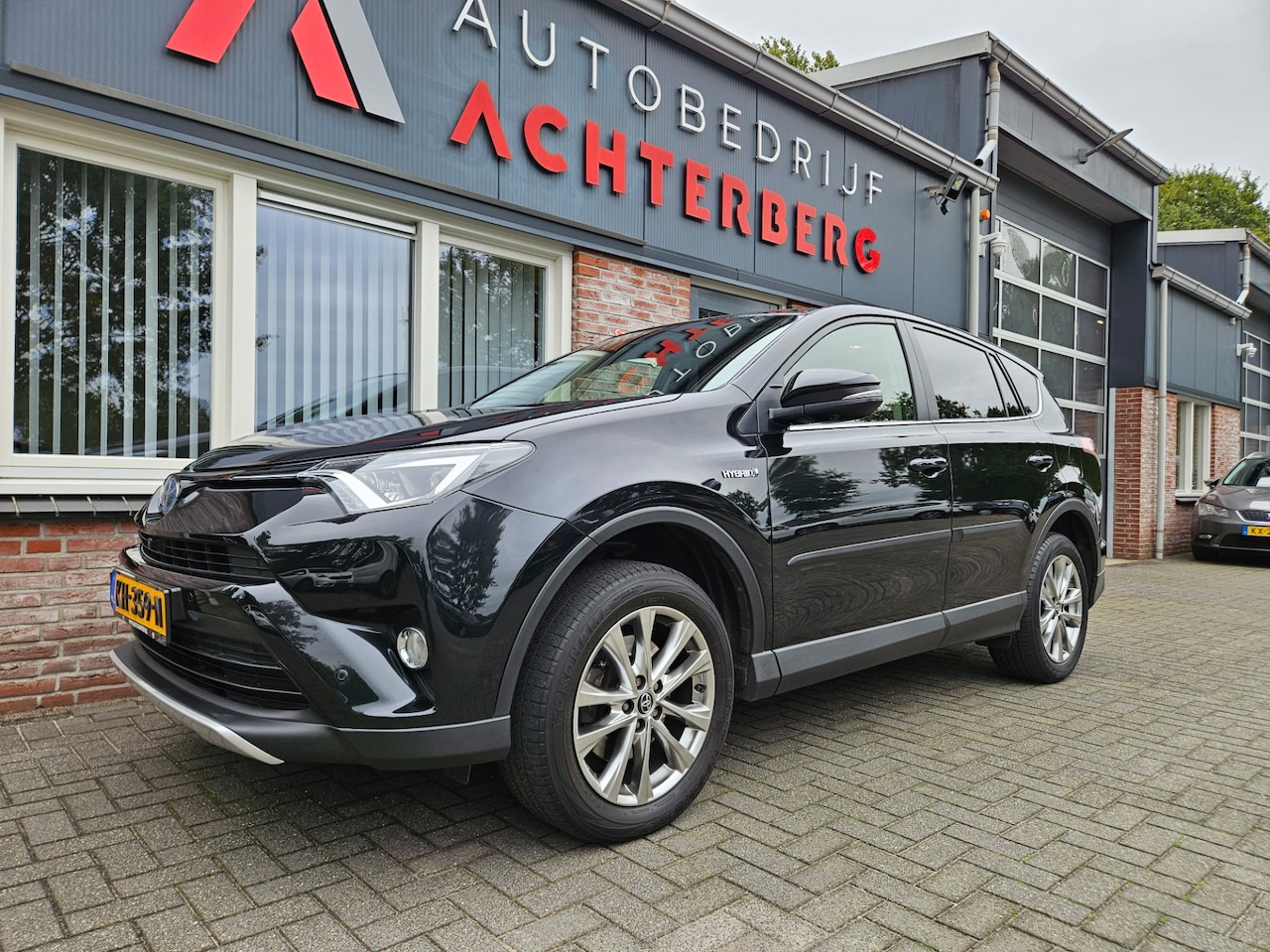 Toyota RAV4 - 2.5 Hybrid AWD Executive Business Trekhaak! Leer! Automaat! Camera! NAP! Nette Auto! - AutoWereld.nl