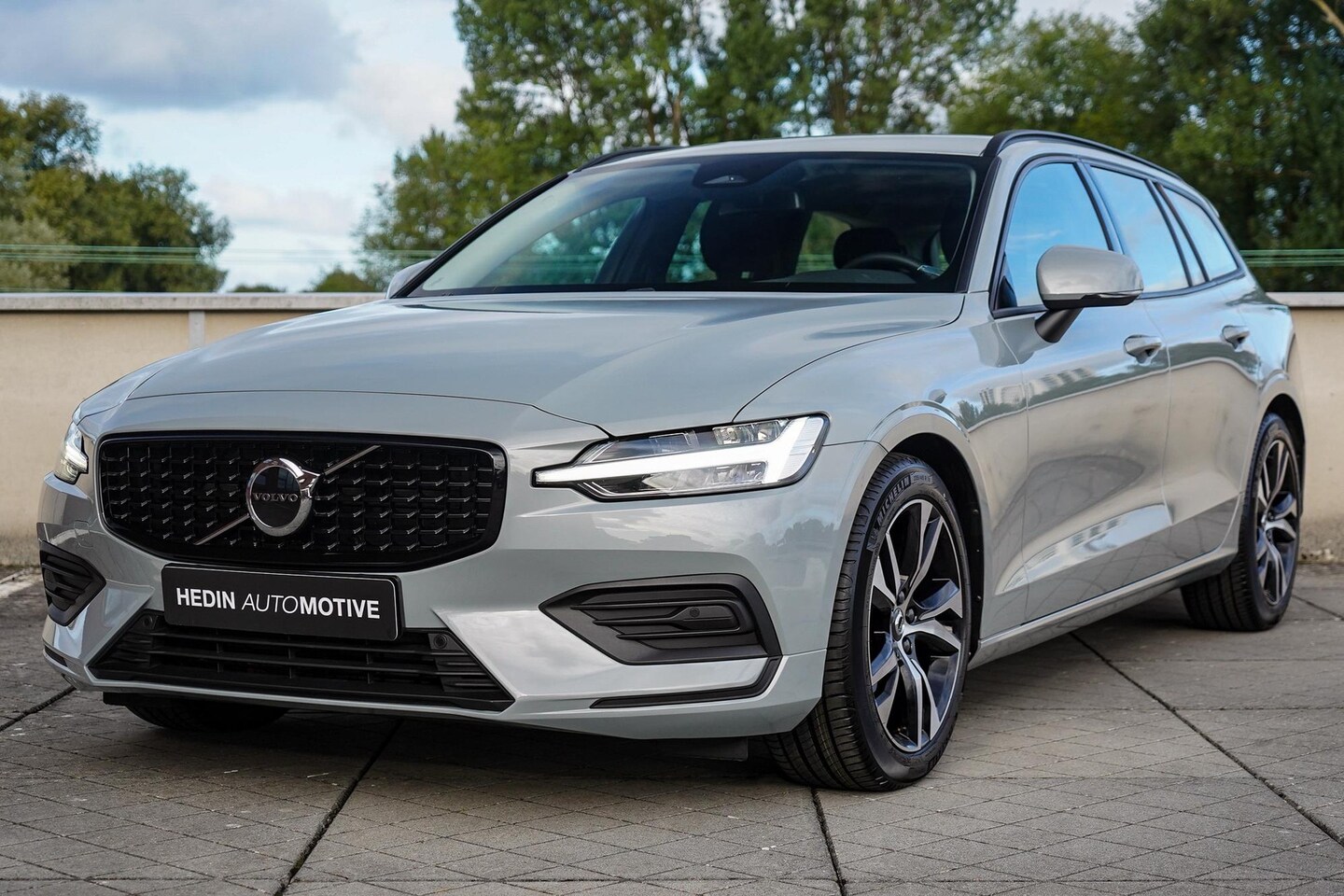 Volvo V60 - 2.0 B3 Essential Edition | Adaptieve Cruise Control | Google Infotainment | Parkeercamera - AutoWereld.nl