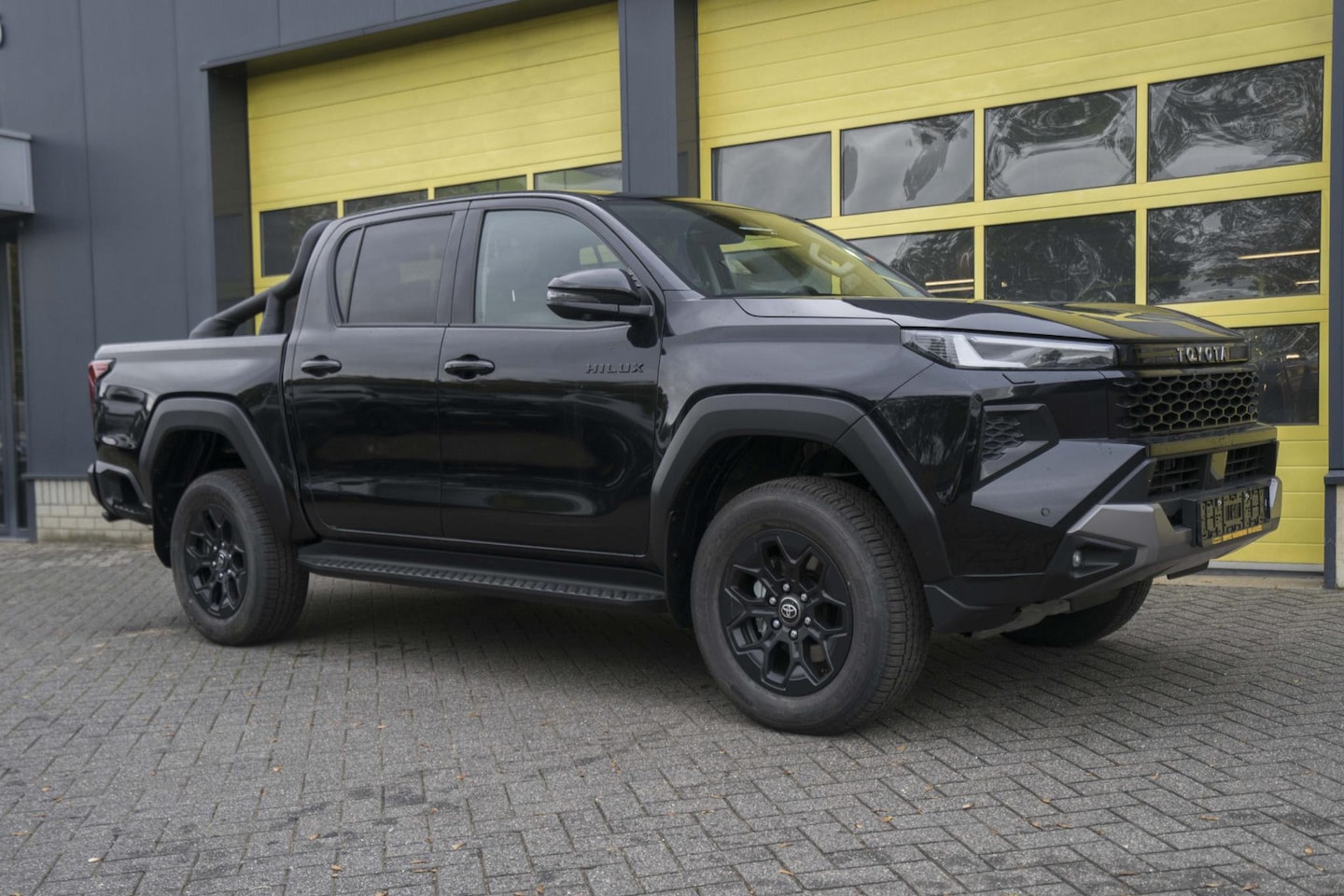 Toyota HiLux - 2.8 D-4D Hybrid Invincible JBL Full Options - AutoWereld.nl