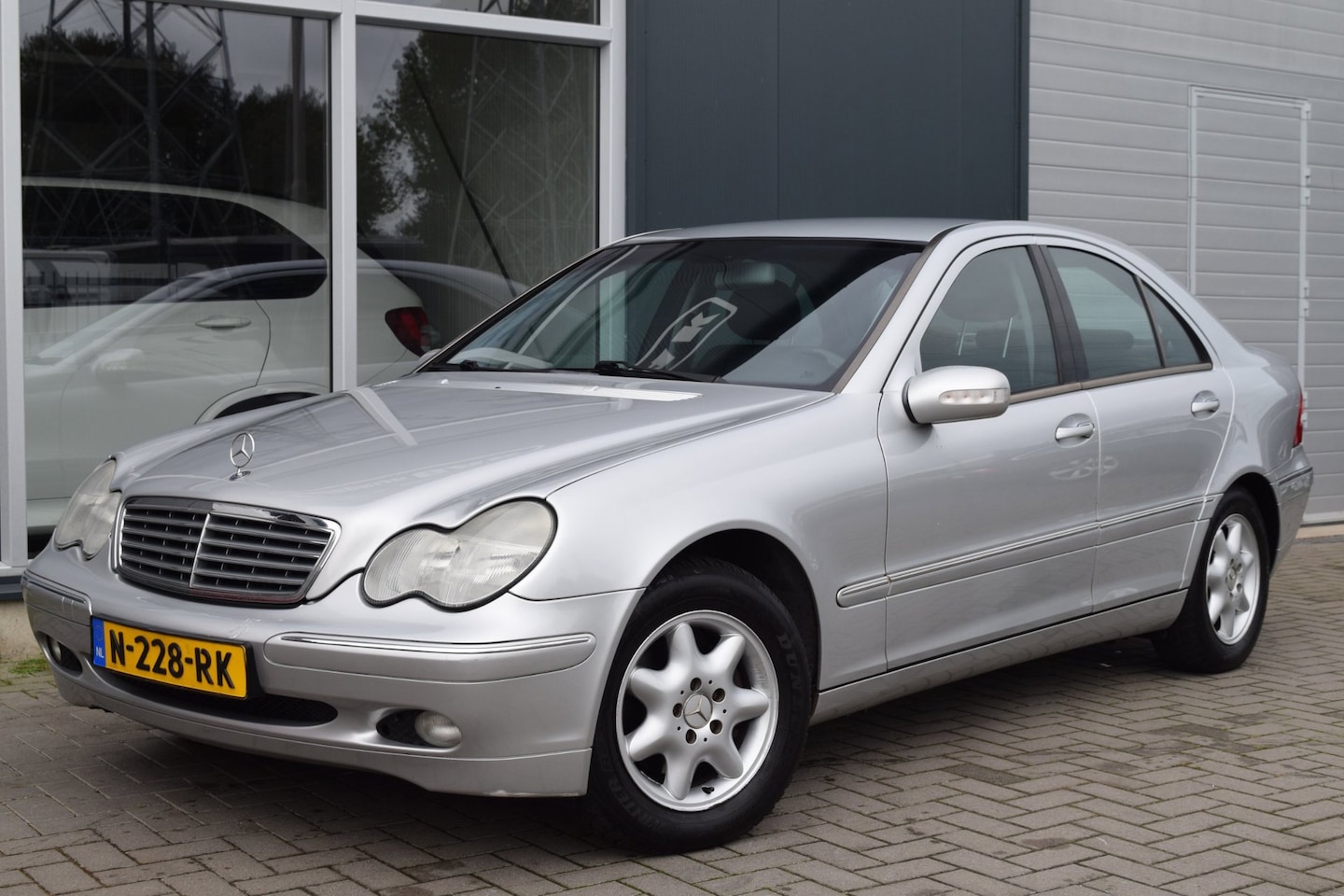 Mercedes-Benz C-klasse - 200 K. Elegance | Automaat | Leder | APK 9-2027 - AutoWereld.nl