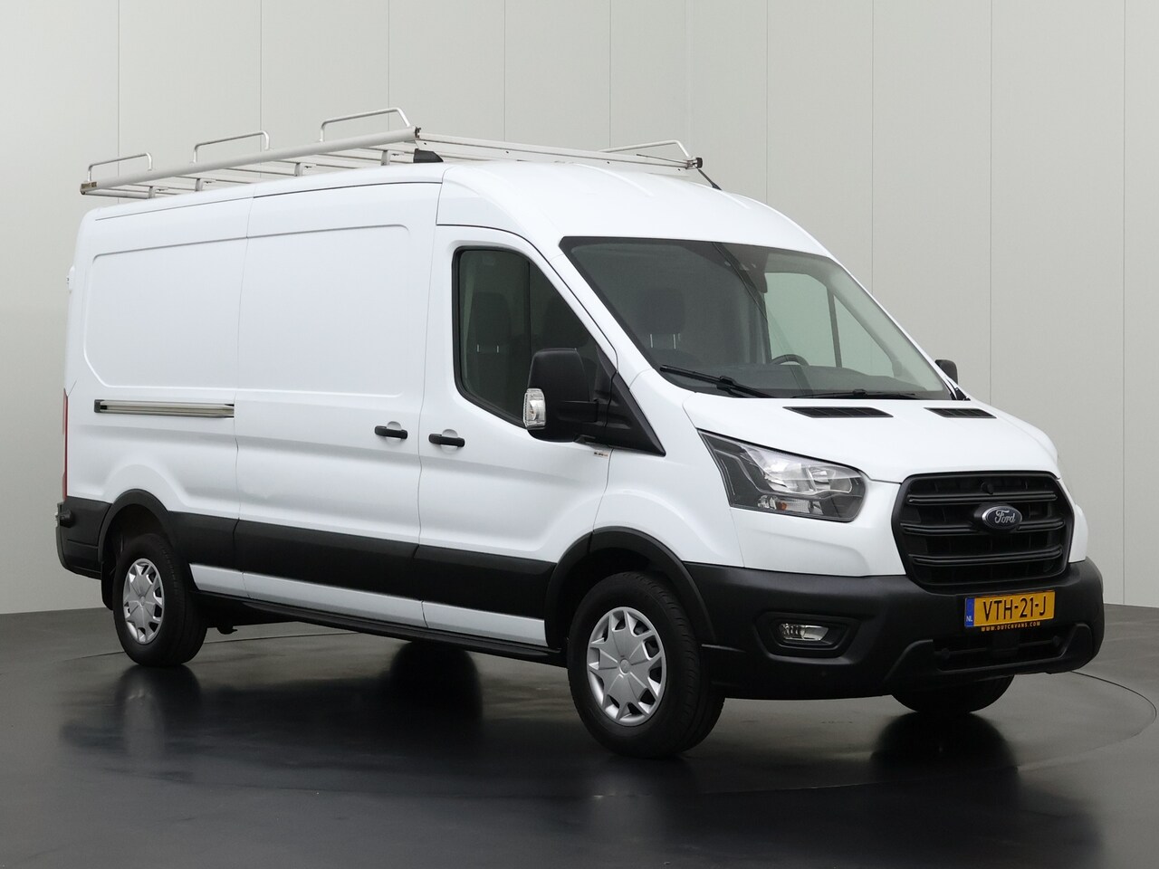 Ford Transit - 2.0TDCI 130PK L3H2 | Imperiaal | Trekhaak | Airco | Cruise | 3-Zits | Betimmering - AutoWereld.nl