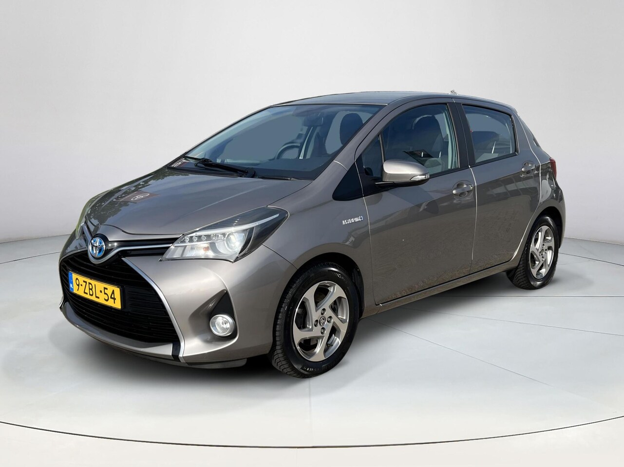 Toyota Yaris - 1.5 Hybrid Lease | All-in prijs | Automaat | Airco | Trekhaak - AutoWereld.nl