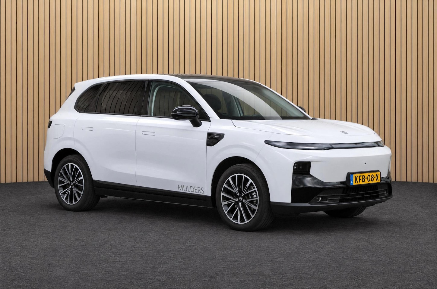 Leapmotor B10 - Design ProMax 67.1 kWh NAVI / LMV / PANO - AutoWereld.nl