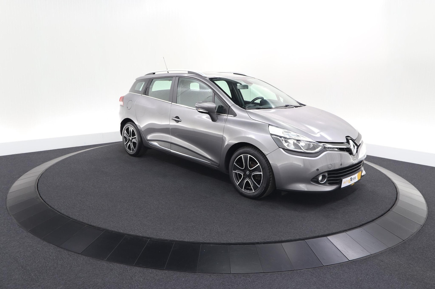 Renault Clio Estate - 1.5 dCi ECO Dynamique | Parkeersensoren voor + achter | Armsteun | Navigatie - AutoWereld.nl