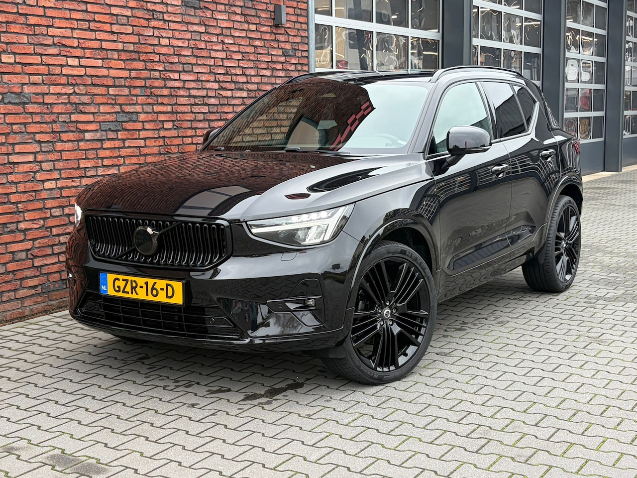 Volvo XC40 - 2.0 B3 Core BTW Adapt.Cruise/AchteruitrijCam./Clima/LED/PDC/DAB/AppConnect - AutoWereld.nl