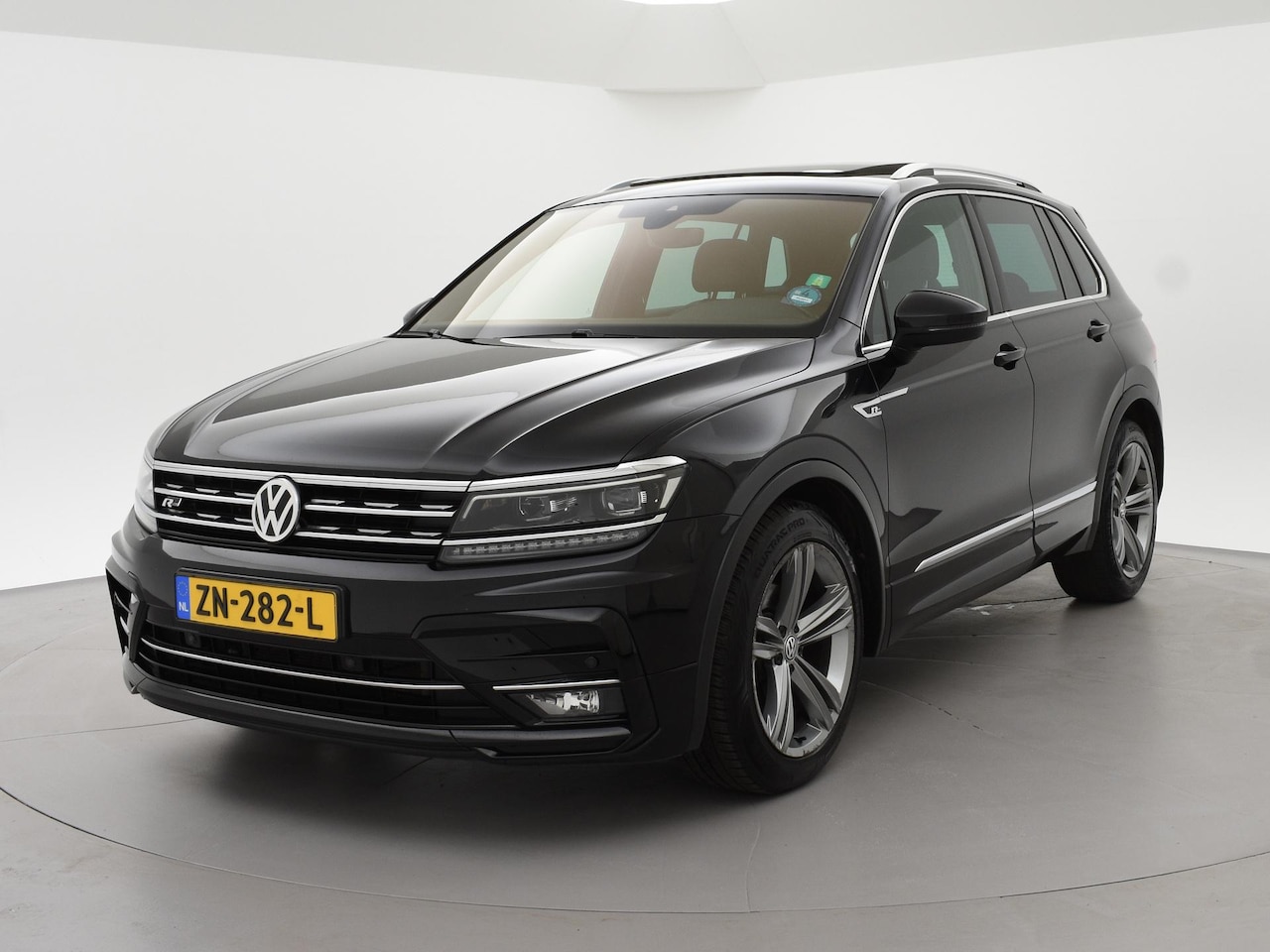 Volkswagen Tiguan - 1.5 TSI ACT DSG R-LINE + PANORAMA | LEDER | VIRTUAL COCKPIT | MASSAGE | ADAPTIVE CRUISE - AutoWereld.nl