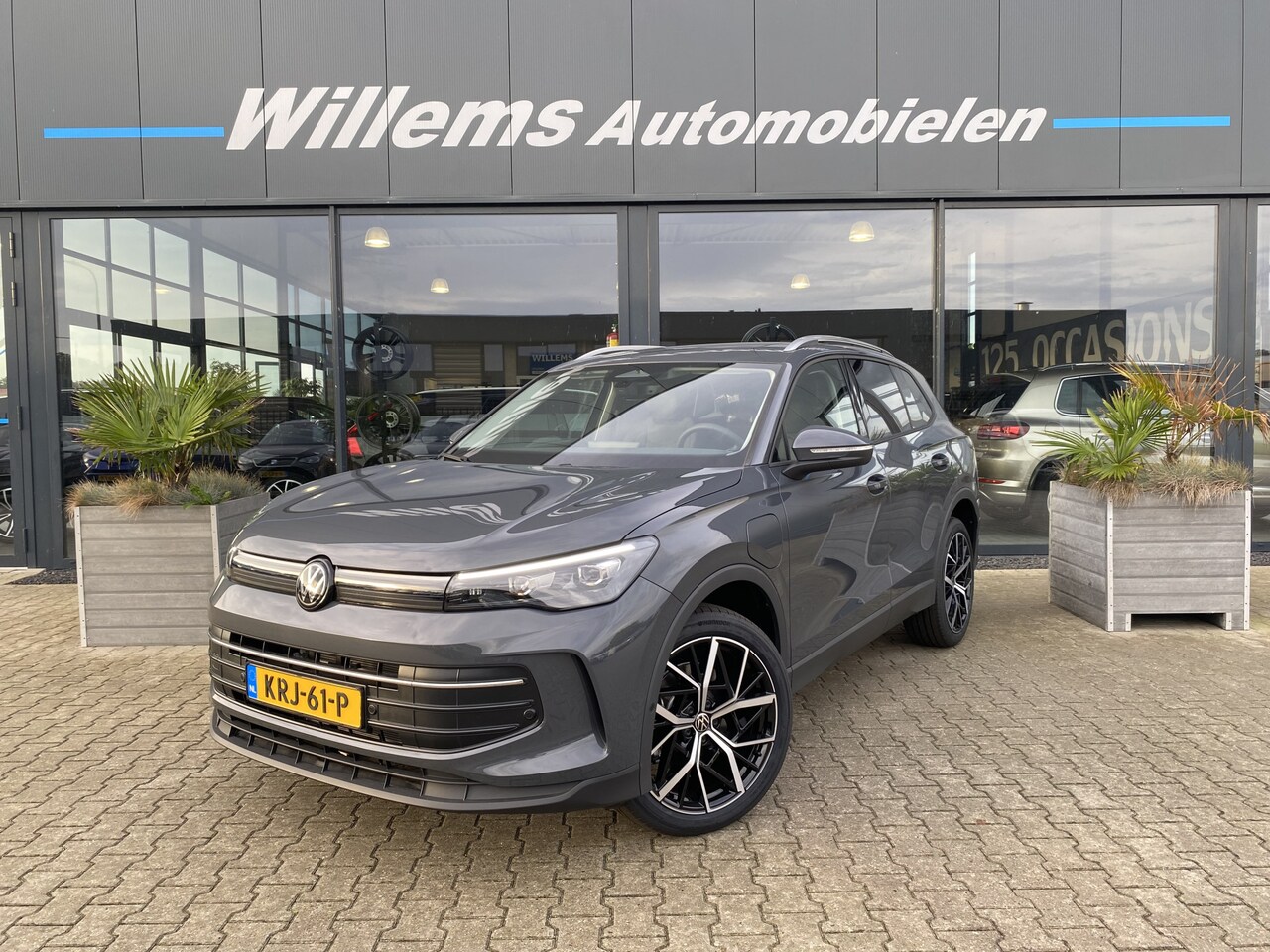 Volkswagen Tiguan - 1.5 eHybrid Edition Elektrische Trekhaak, Panorama Dak & Stoel\Stuur Verwarming - AutoWereld.nl