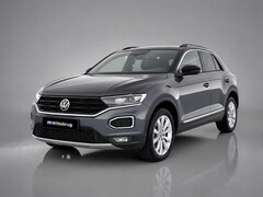 Volkswagen T-Roc - 1.5 TSI Style Business / Pano / Digitaal dashboard / Camera / Dodehoek / Keyless / Lichtme