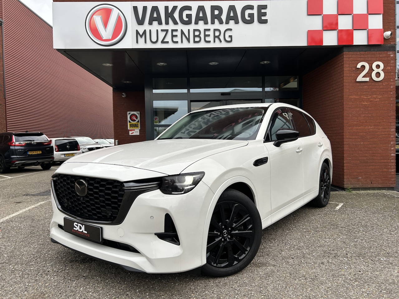 Mazda CX-60 - 2.5 e-SkyActiv PHEV Homura // SOH 92% // NAVI // PANO SCHUIF-KANTELDAK // 360° CAMERA // E - AutoWereld.nl