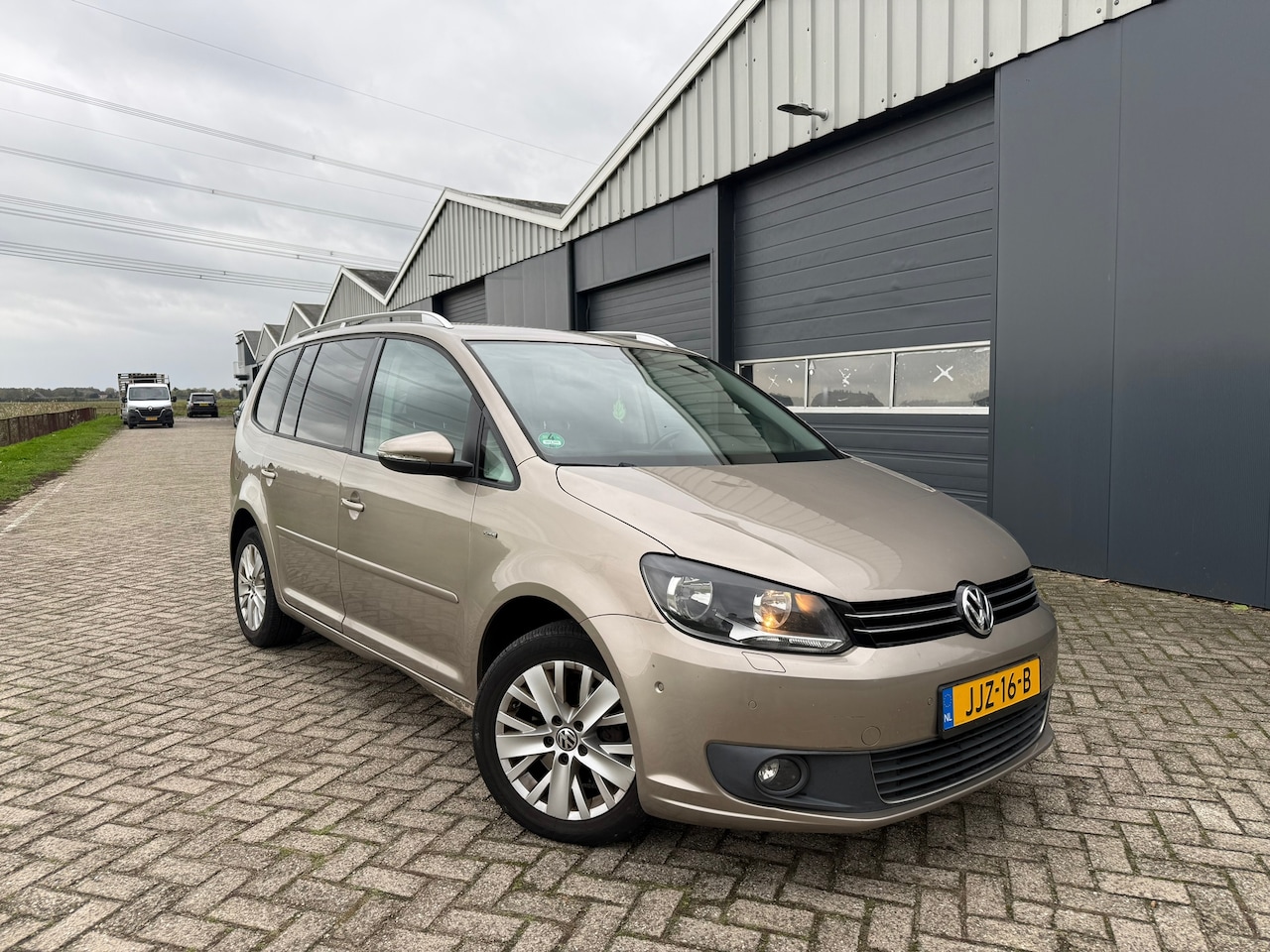 Volkswagen Touran - 1.6 TDI Highline BlueMotion Life Edition 7pers Navi/Cruise - AutoWereld.nl