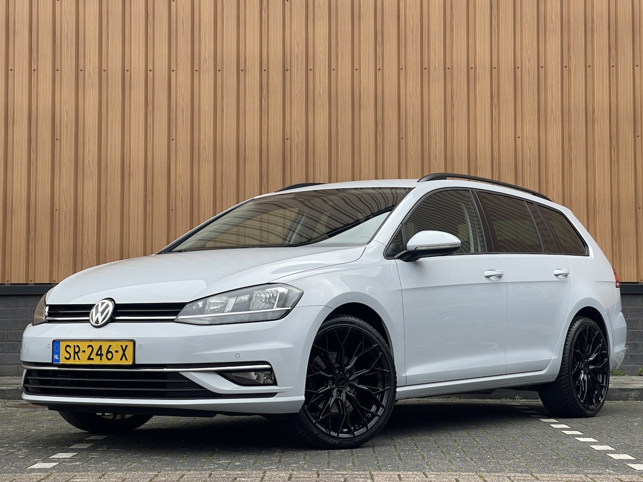 Volkswagen Golf Variant - 1.0 TSI Comfortline | Afneembare Trekhaak | Adaptieve Cruise Control | Parkeersensoren | A - AutoWereld.nl