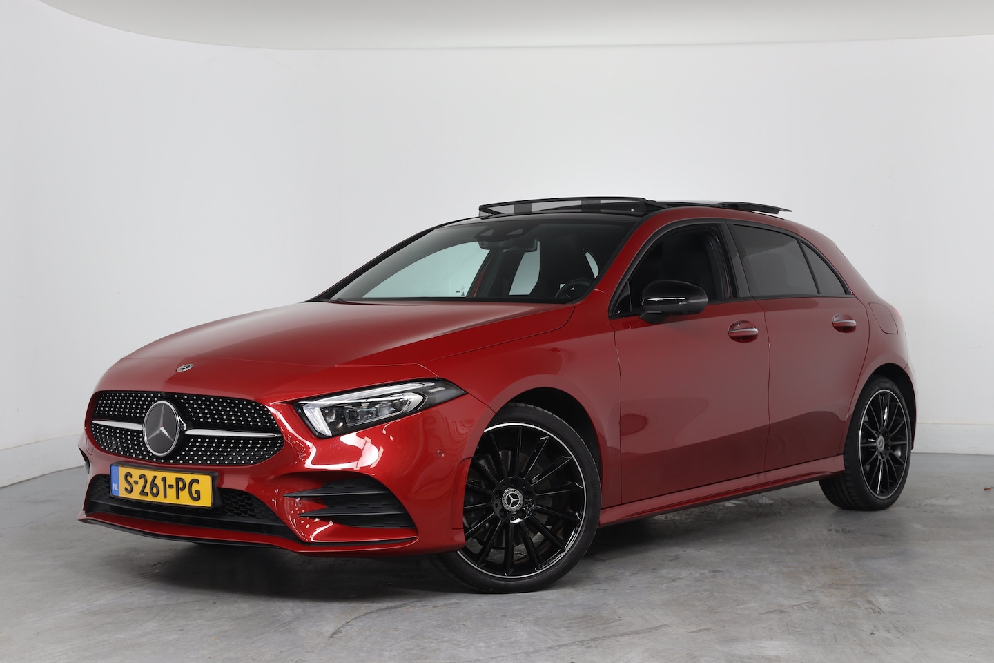 Mercedes-Benz A-klasse - 250 e AMG Line | Open Dak | Sfeerverlichting | Trekhaak | Leder | Sportstoelen | 360 Camer - AutoWereld.nl