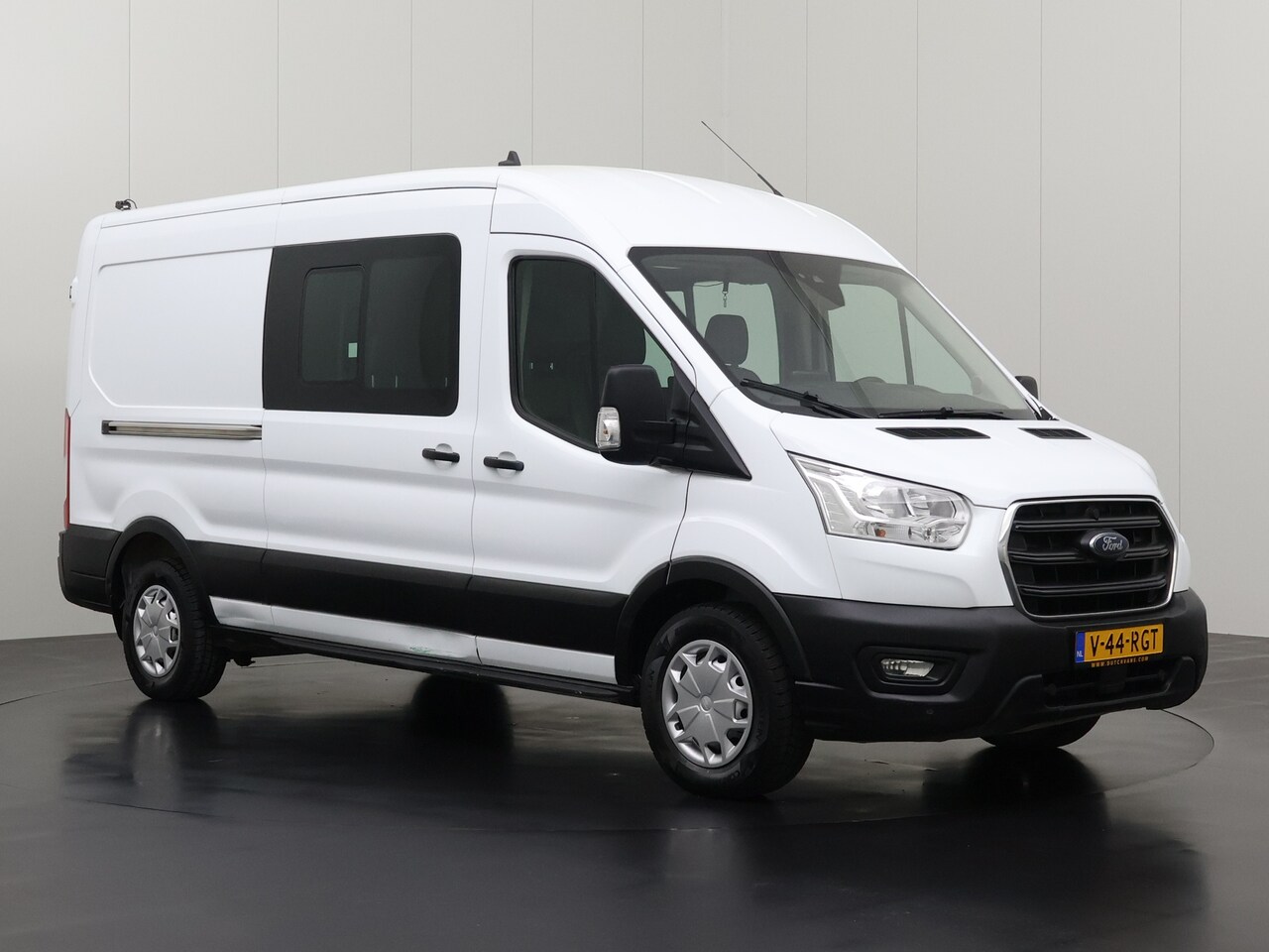 Ford Transit - 2.0TDCi 130PK L3H2 Dubbele Cabine | 7-Persoons | Navigatie | Camera | Airco | Cruise | tre - AutoWereld.nl
