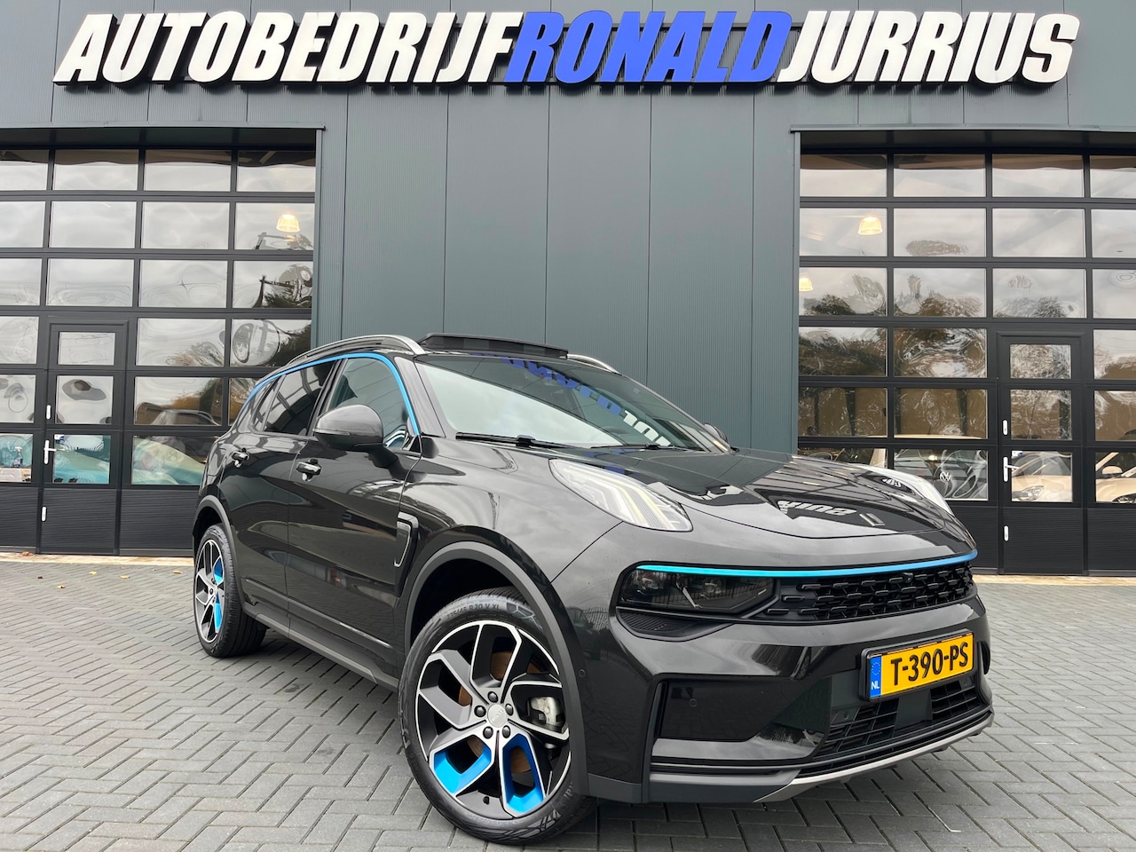 Lynk & Co 01 - 1.5 MY24 NL.Auto/Zwarte Hemel/360Camera/Panoramadak/Hybrid/Carplay/1Ste Eigenaar/Dealer on - AutoWereld.nl