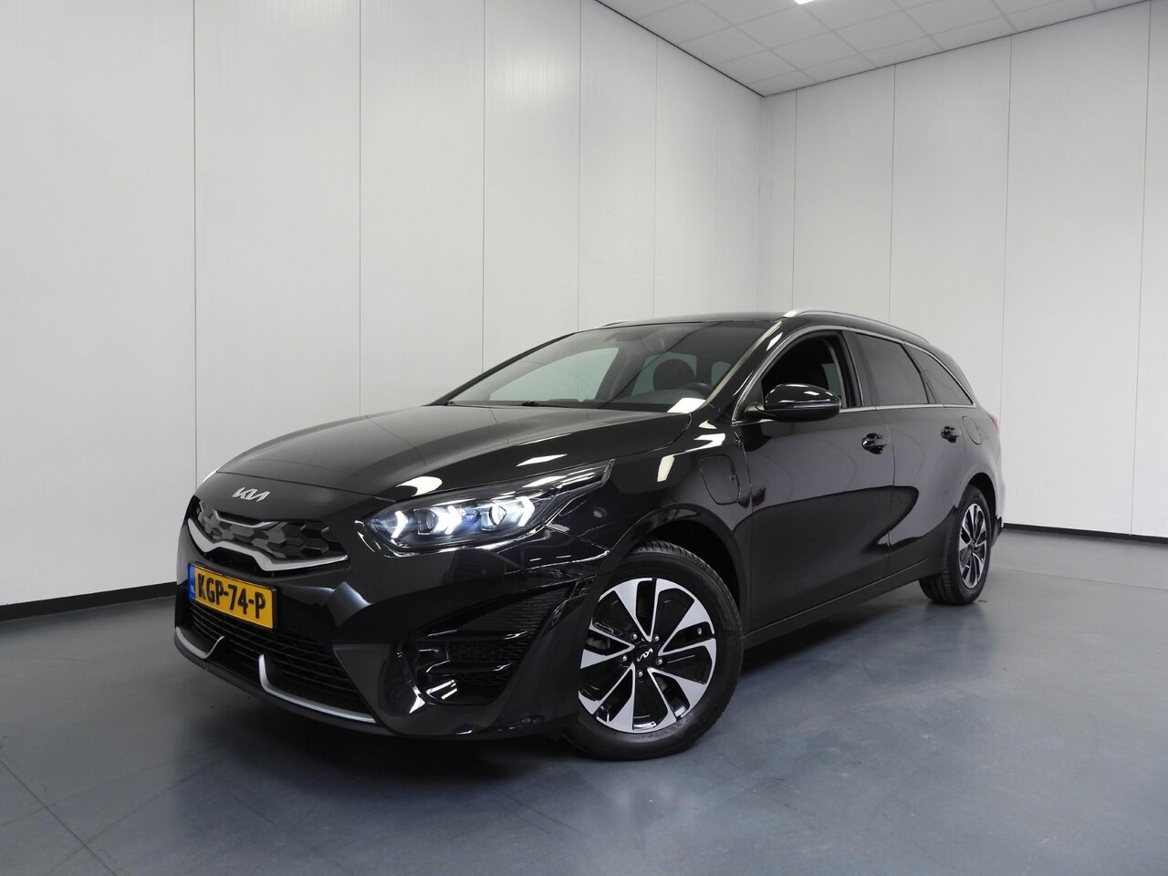 Kia Cee'd Sportswagon - Ceed 1.6 GDI PHEV Plug-In DynamicLine NAVI-APP/CAMERA/LED/16"LMV! - AutoWereld.nl