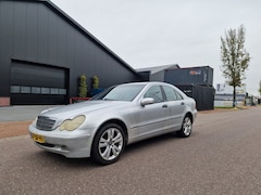 Mercedes-Benz C-klasse - 200 K. Elegance CARPLAY AIRCO 3 X SLEUTELS