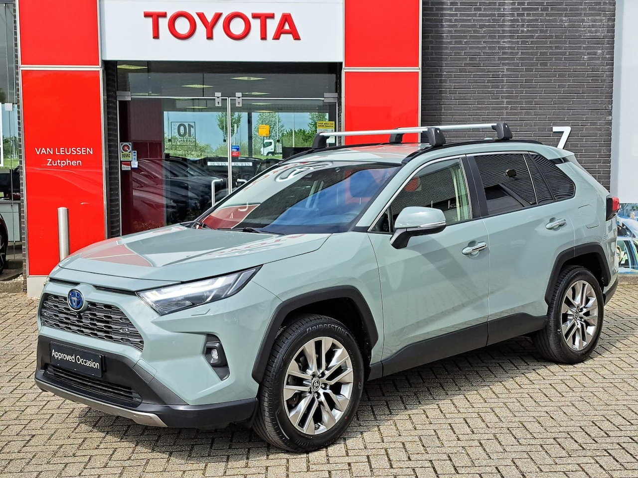 Toyota RAV4 - 2.5 HYBRID AWD EXECUTIVE TREKHAAK STOELVENTILATIE + VERWARMING LEDER 360 CAMERA ALARMKLASS - AutoWereld.nl