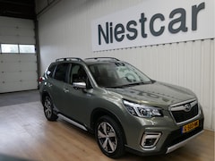 Subaru Forester - 2.0 E-boxer First Edition Met trekhaak / leder / navigatie / opendak