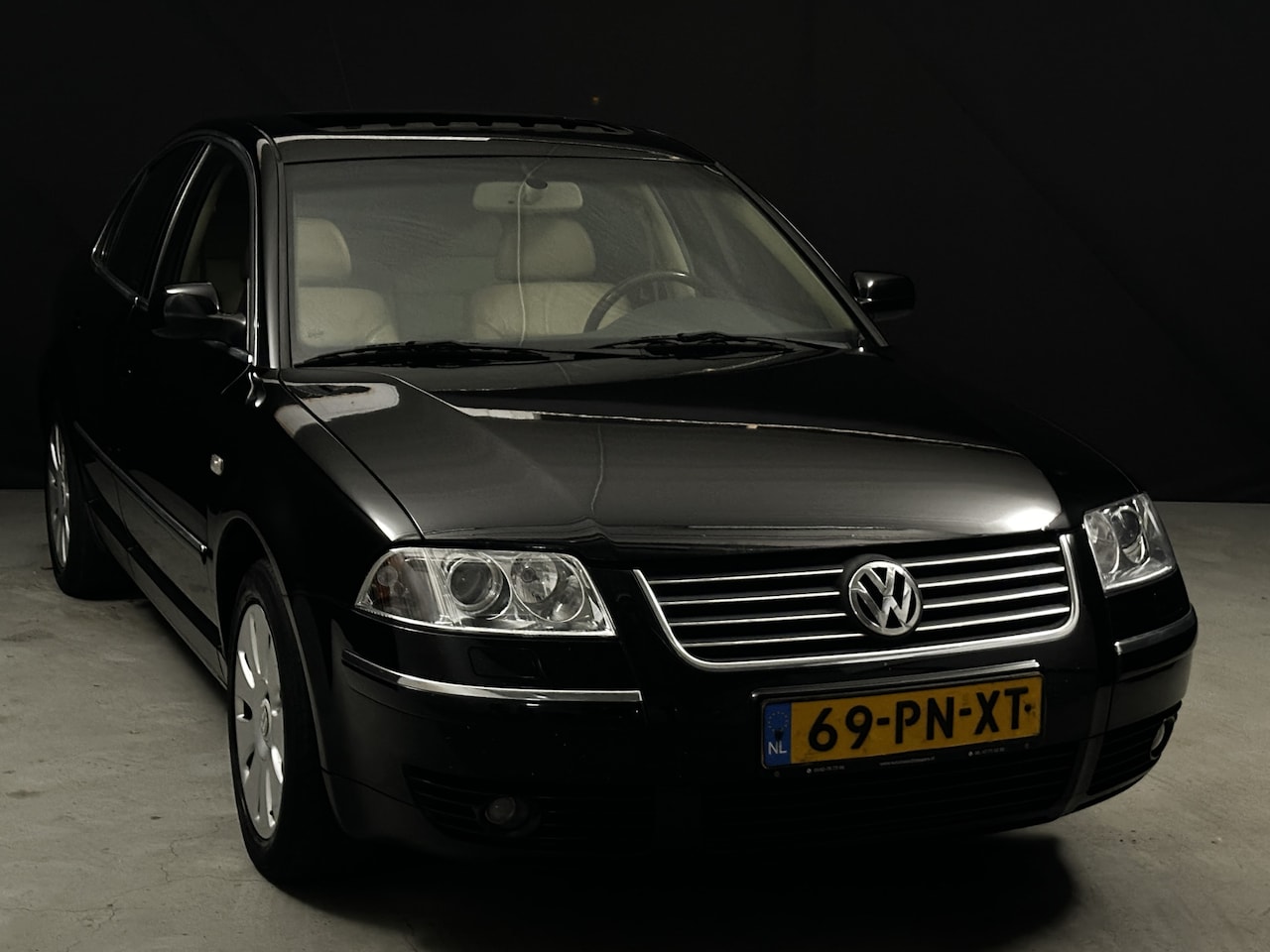 Volkswagen Passat - 2.8 V6 Highline 4Motion *Navi*Pano*Automaat* - AutoWereld.nl