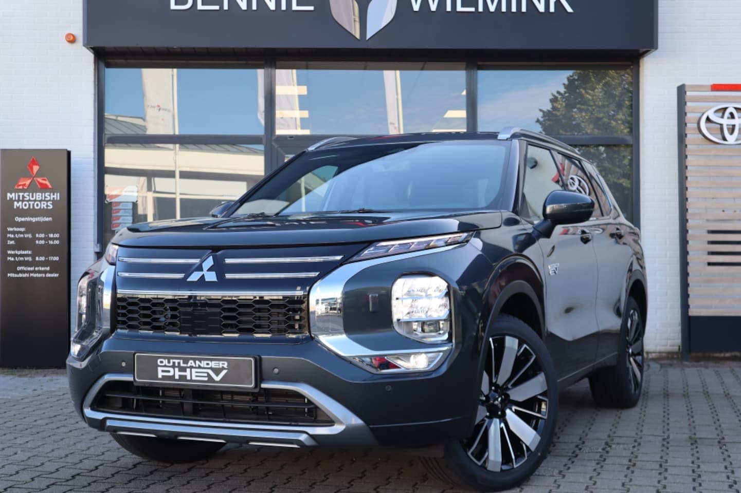 Mitsubishi Outlander - 2.4 PHEV Instyle | Schui/Kantel Dak | Stoel Verwarming/Ventilatie | 1.600 KG Trekgewicht | - AutoWereld.nl