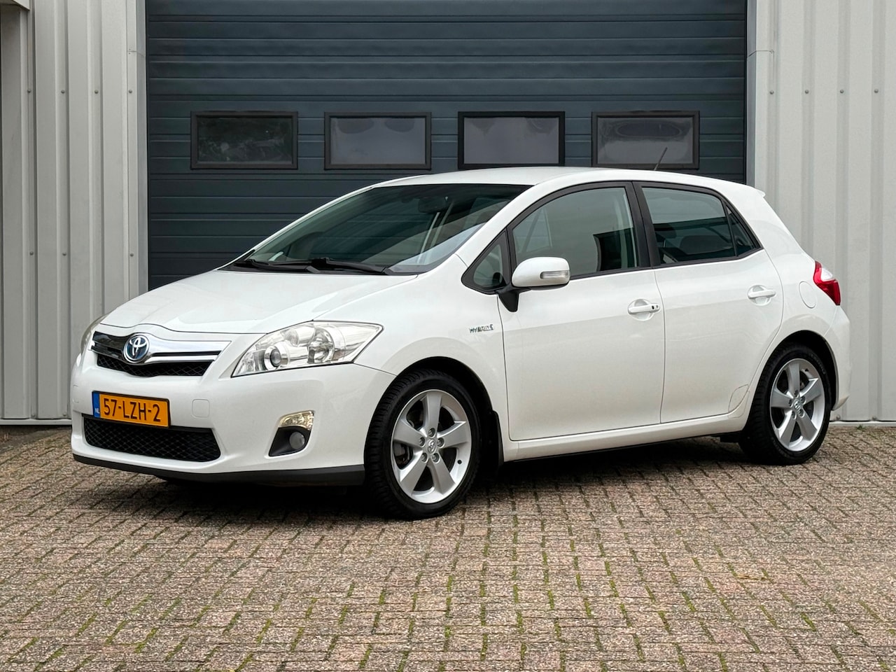 Toyota Auris - 1.8 Full Hybrid Executive NAVI / CRUISE / PDC - AutoWereld.nl