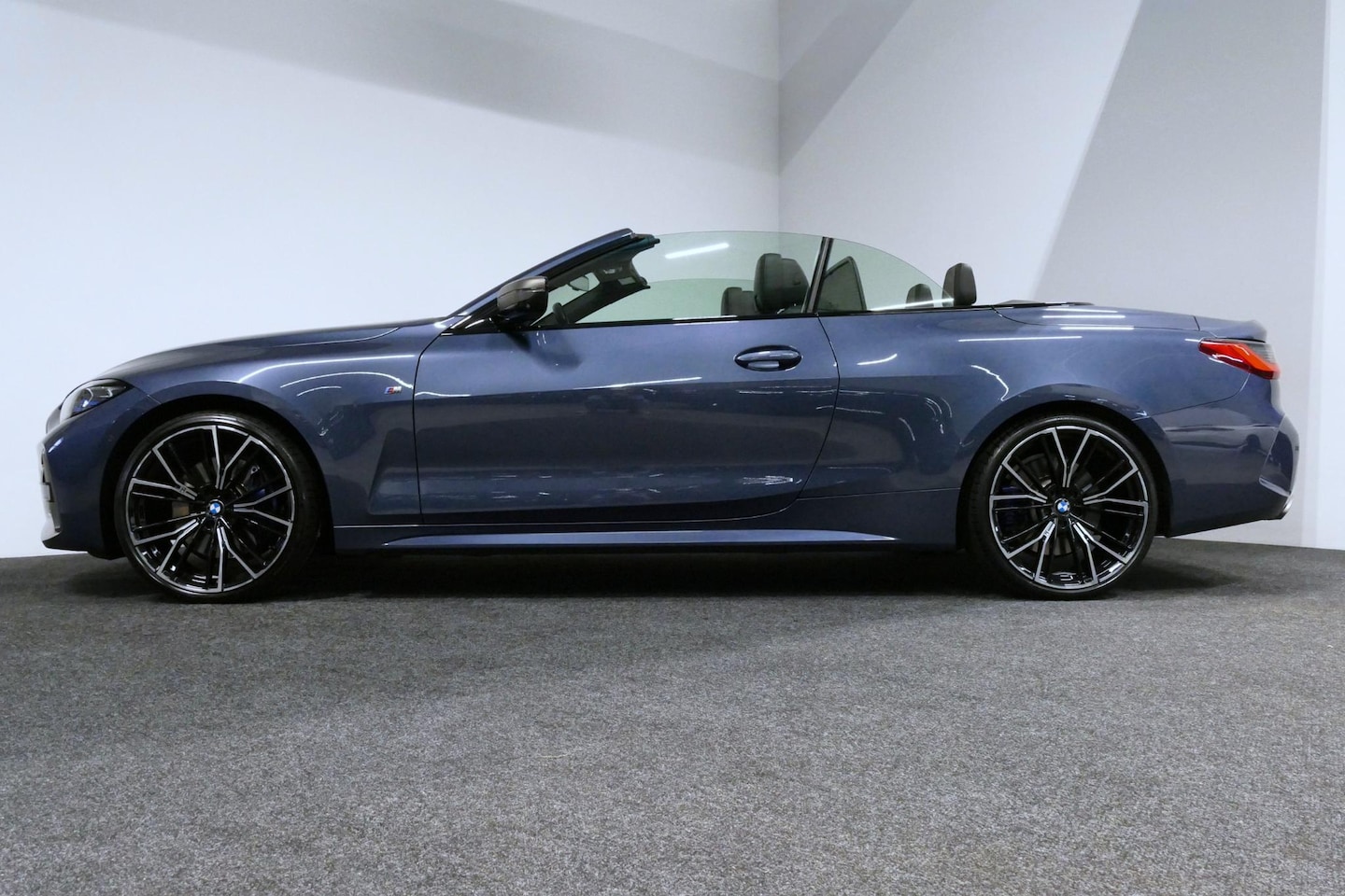 BMW 4-serie Cabrio - M440i xDrive High Executive / Air Collar (nekverwarming / BMW Laserlight / Elektr. verstel - AutoWereld.nl