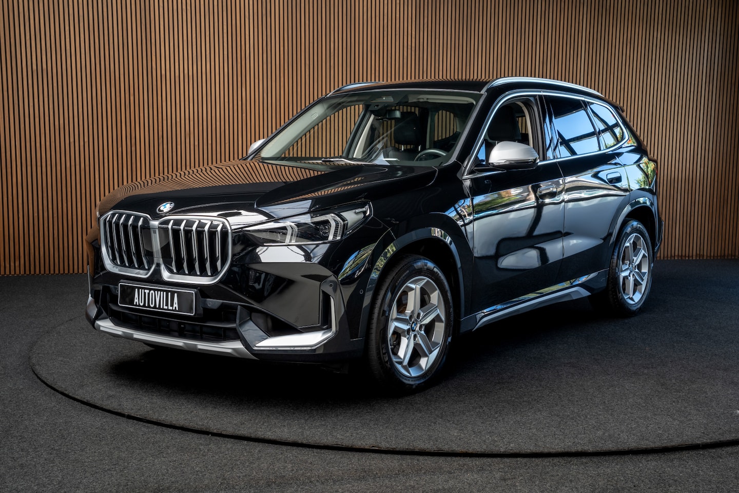 BMW X1 - xDrive23i xLine Navi Camera Leder PDC 18'' LM velgen Sportstoelen Driving Assistant Plus E - AutoWereld.nl
