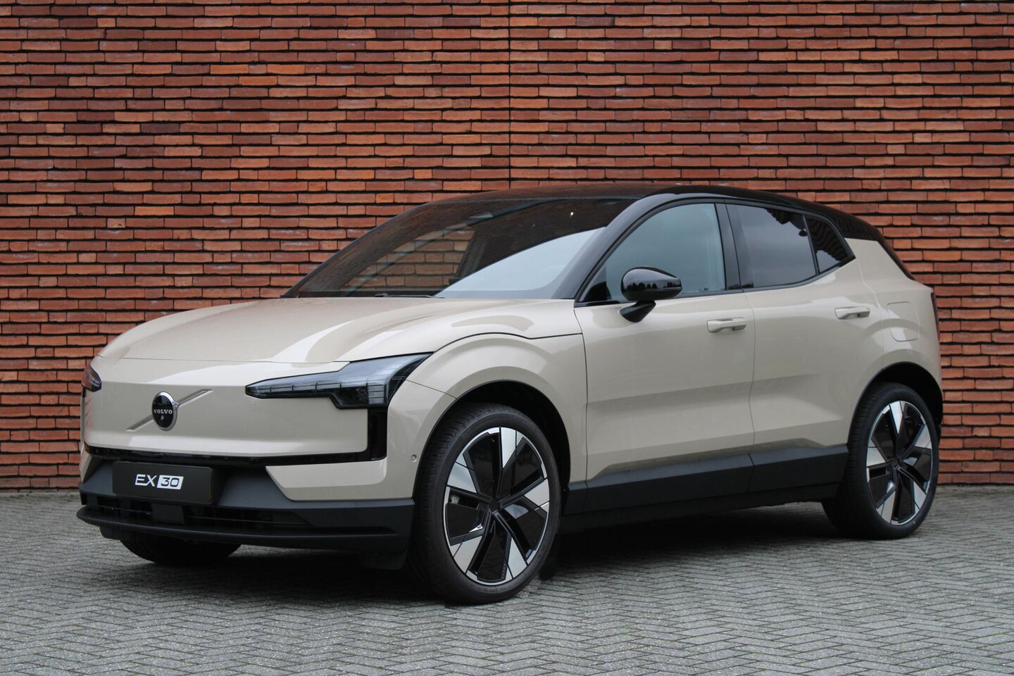 Volvo EX30 - Twin Motor Performance Ultra 69 kWh | DEMO DEAL | Panoramadak | Verwarmbare voorstoelen en - AutoWereld.nl