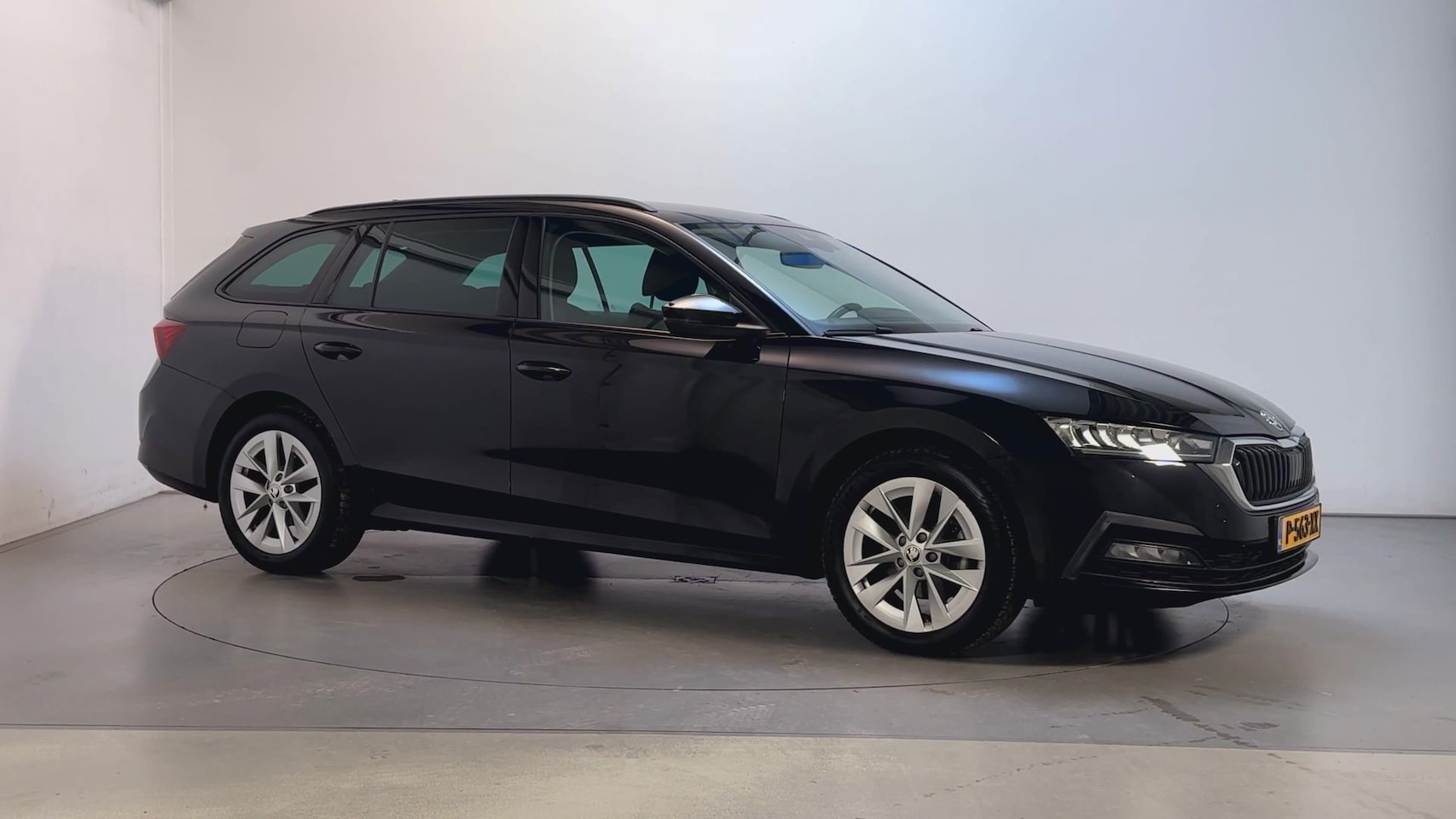 Skoda Octavia Combi - 1.5 e-TSI 150pk DSG Business Edition Navigatie Trekhaak Parkeersensoren App-Connect DAB+ - AutoWereld.nl