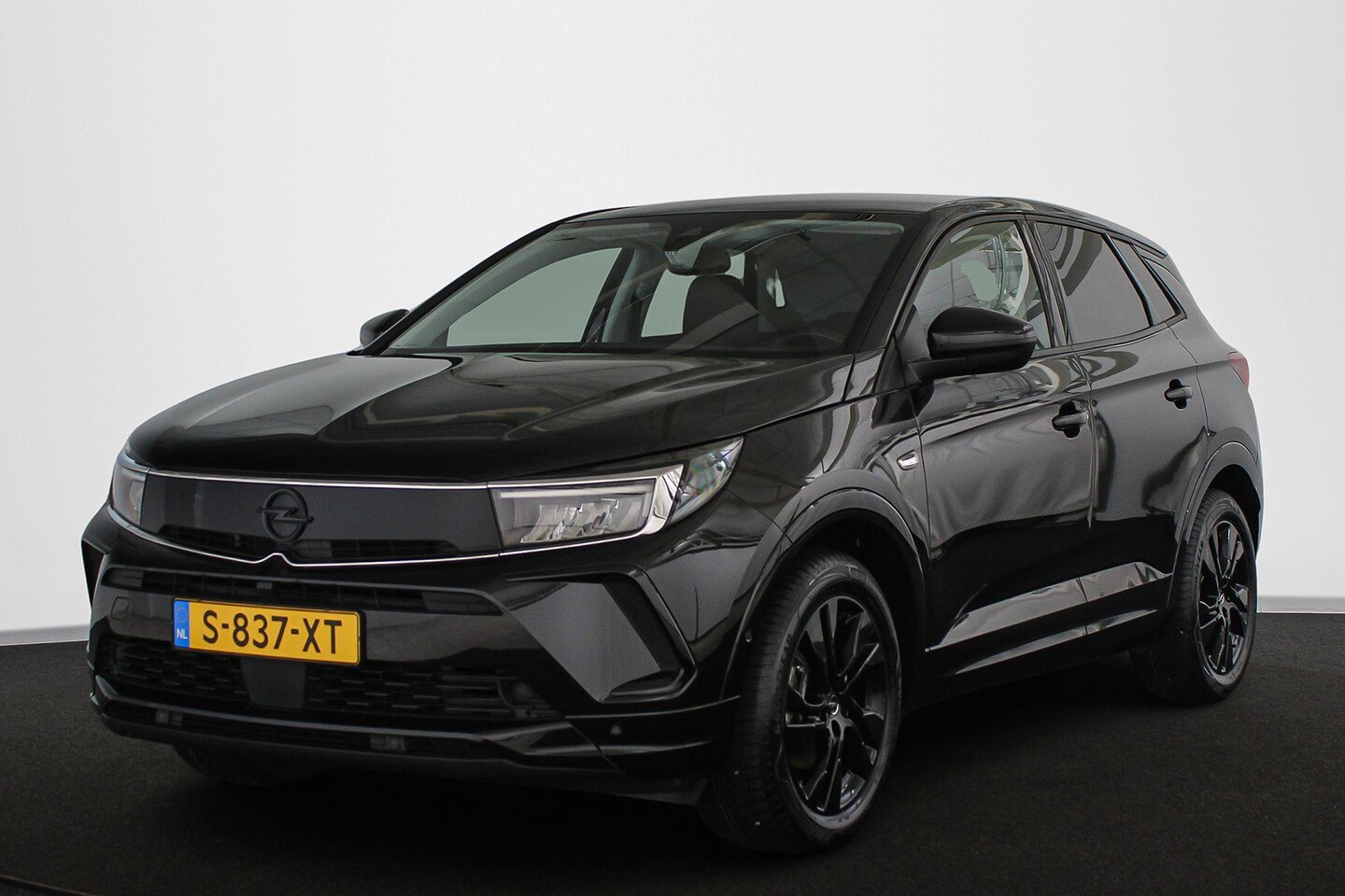 Opel Grandland - 1.2 Turbo Level 4 Automaat Stuur-Stoelverwarming Clima Apple CarPlay - AutoWereld.nl