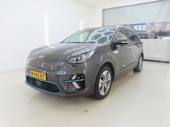 Kia e-Niro - EXECUTIVELINE 64 kWh (99% SOH) I AUTOMAAT I TREKHAAK I STOELVERWARMING I P-CAMERA I PREMIU