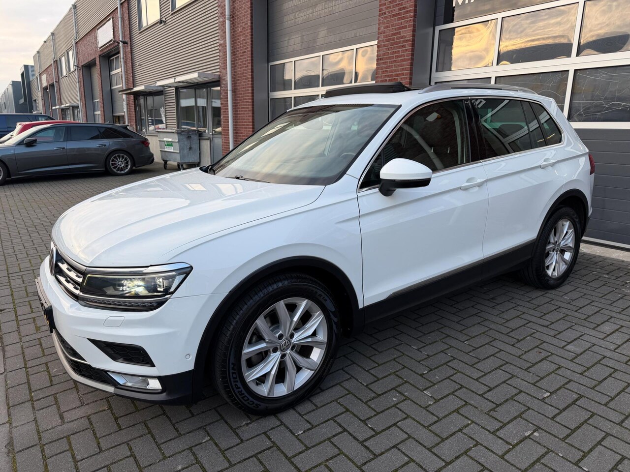 Volkswagen Tiguan - 1.4 TSI DSG LED ACC Pano Camera Carplay - AutoWereld.nl
