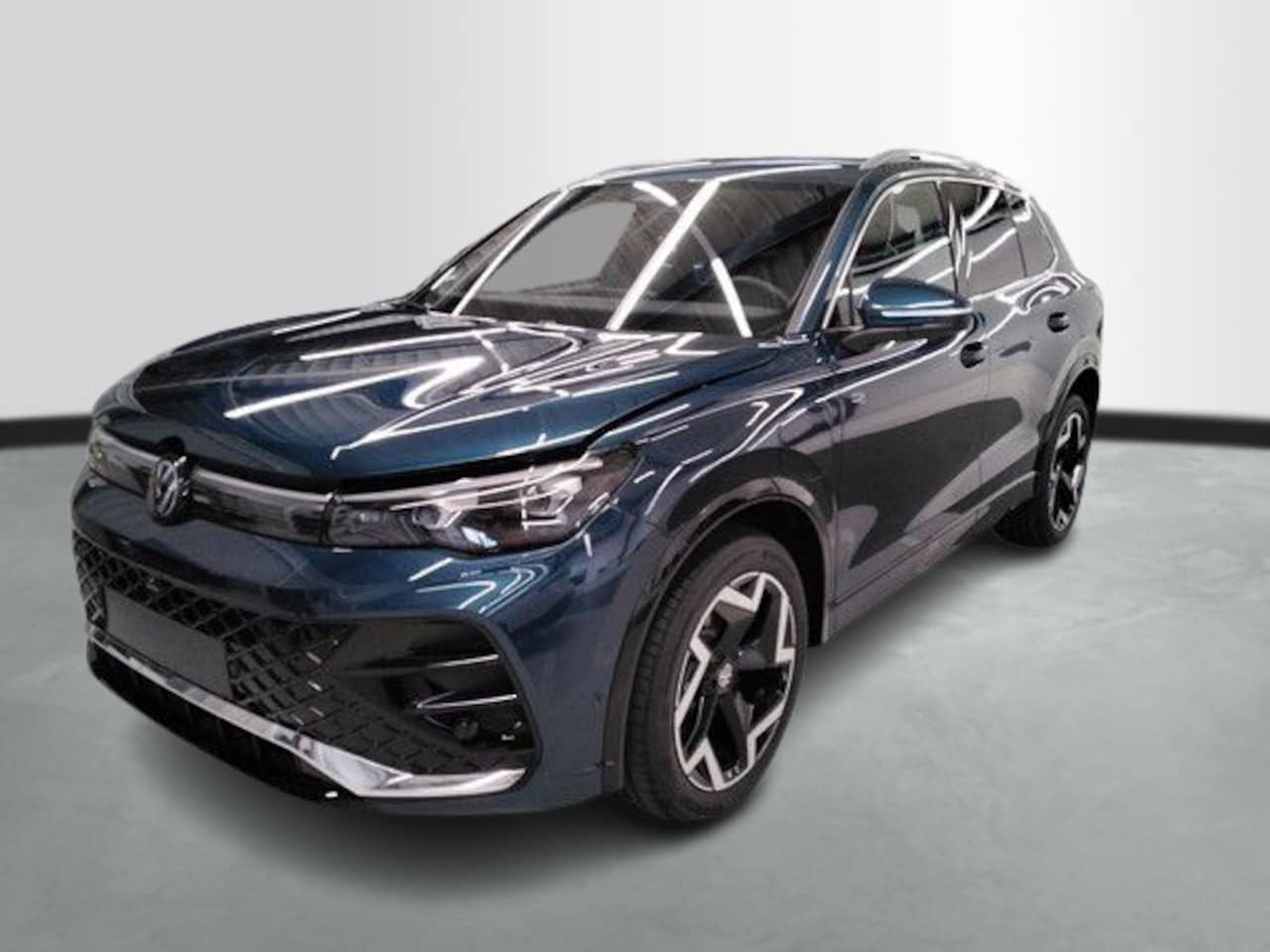 Volkswagen Tiguan - 1.5 eHybrid 204pk DSG R-Line / HD Matrix / Trekhaak / 360 Camera - AutoWereld.nl