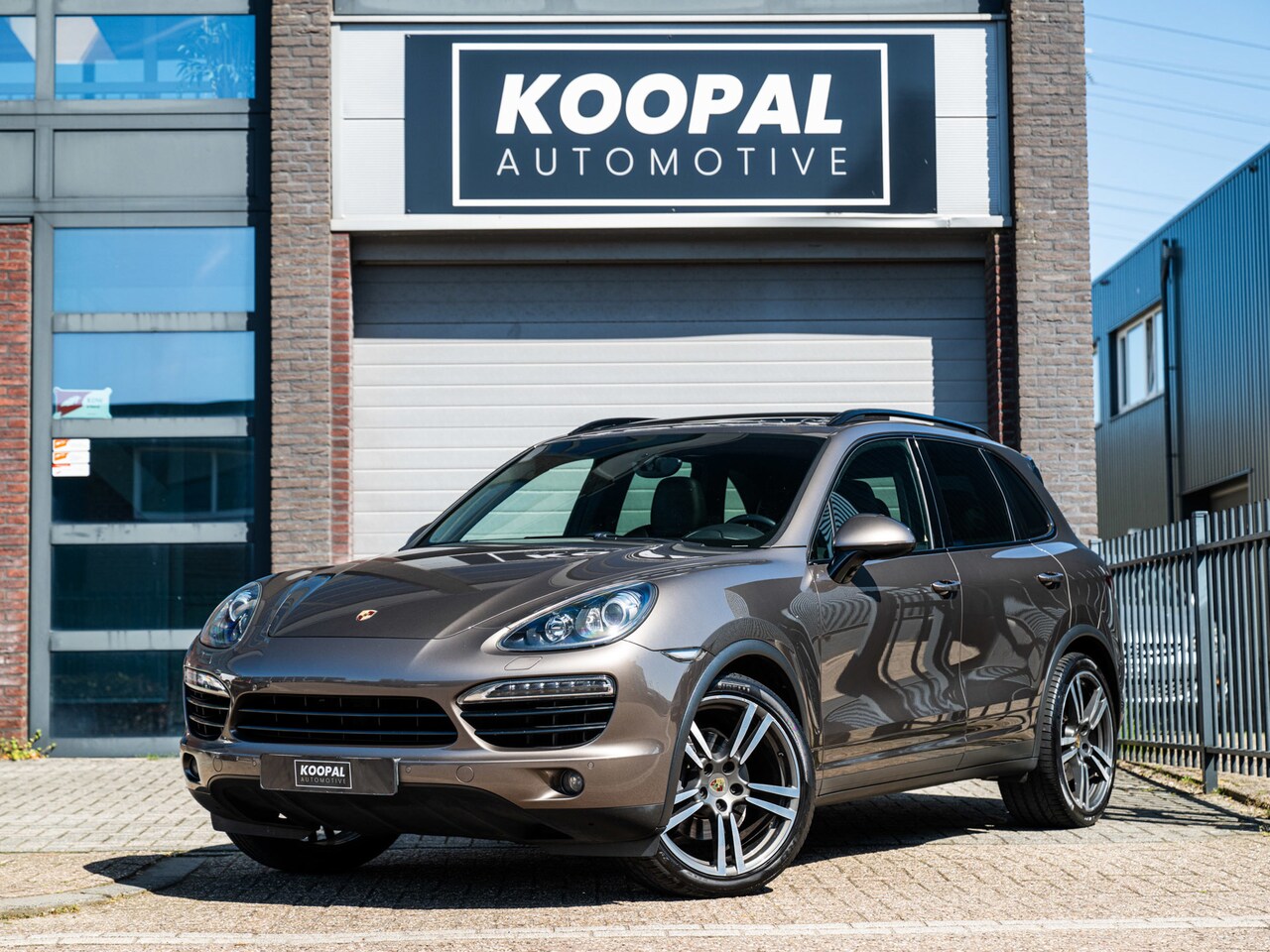 Porsche Cayenne - 3.0 D | Pano | Sportchrono | Sportstoelen 18-W | Camera | PDLS - AutoWereld.nl
