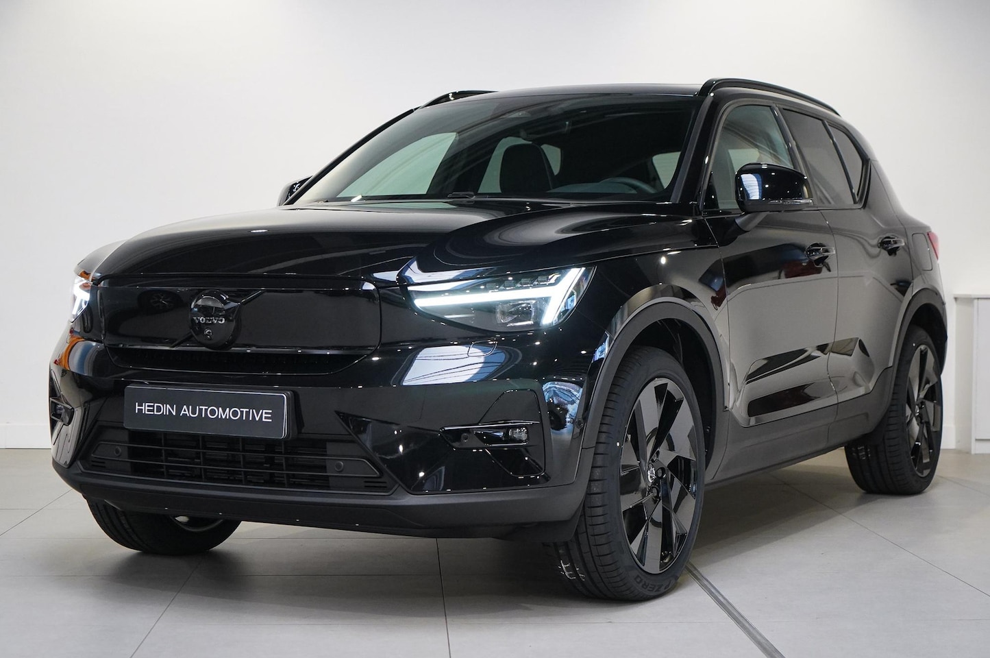 Volvo EX40 - Twin Motor Performance Ultra Black Edition 82 kWh | Panoramadak | 360 graden camera | Harm - AutoWereld.nl