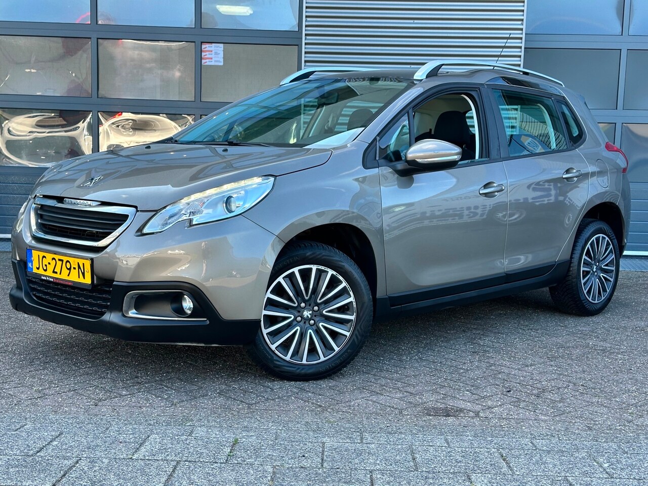 Peugeot 2008 - 1.2 PureTech Active Pack | CRUISECR | Pano | Navi | Airco - AutoWereld.nl