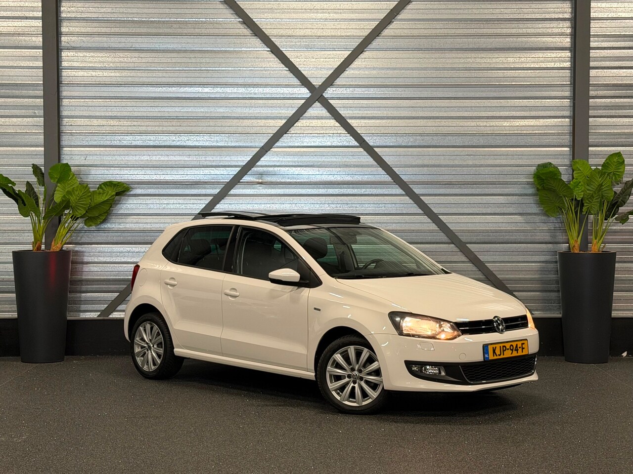 Volkswagen Polo - 1.2 Life 1E-EIG/PANO/CRUISE/CLIMATE/STOELVERW/PDC/APK-06-2027 - AutoWereld.nl