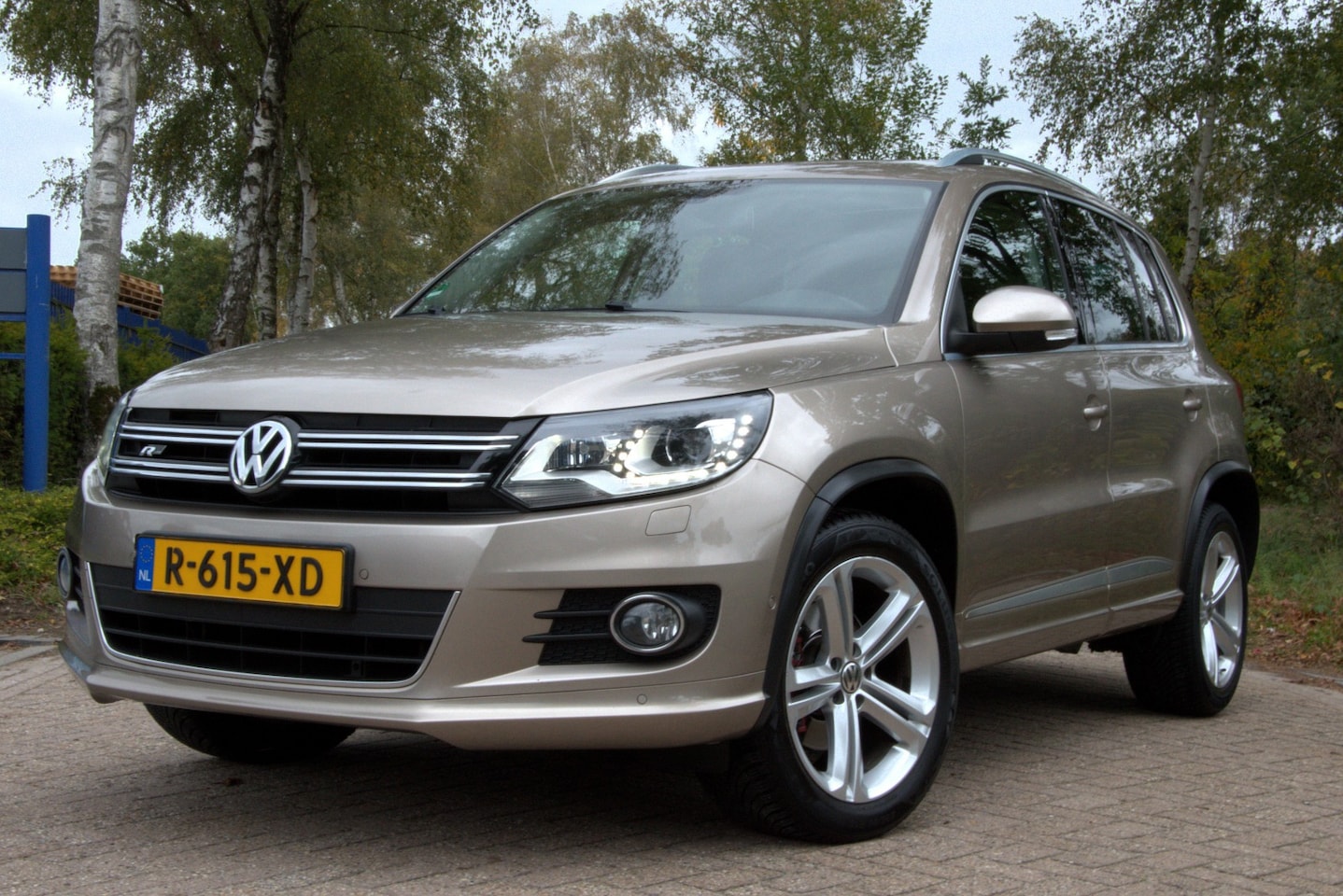 Volkswagen Tiguan - 1.4 TSI R-Line Edition 1.4 TSI R-Line Edition, Pano, Trekhaak, Leder, Cruise, Clima, PDC, Navi, Stoelvw. - AutoWereld.nl