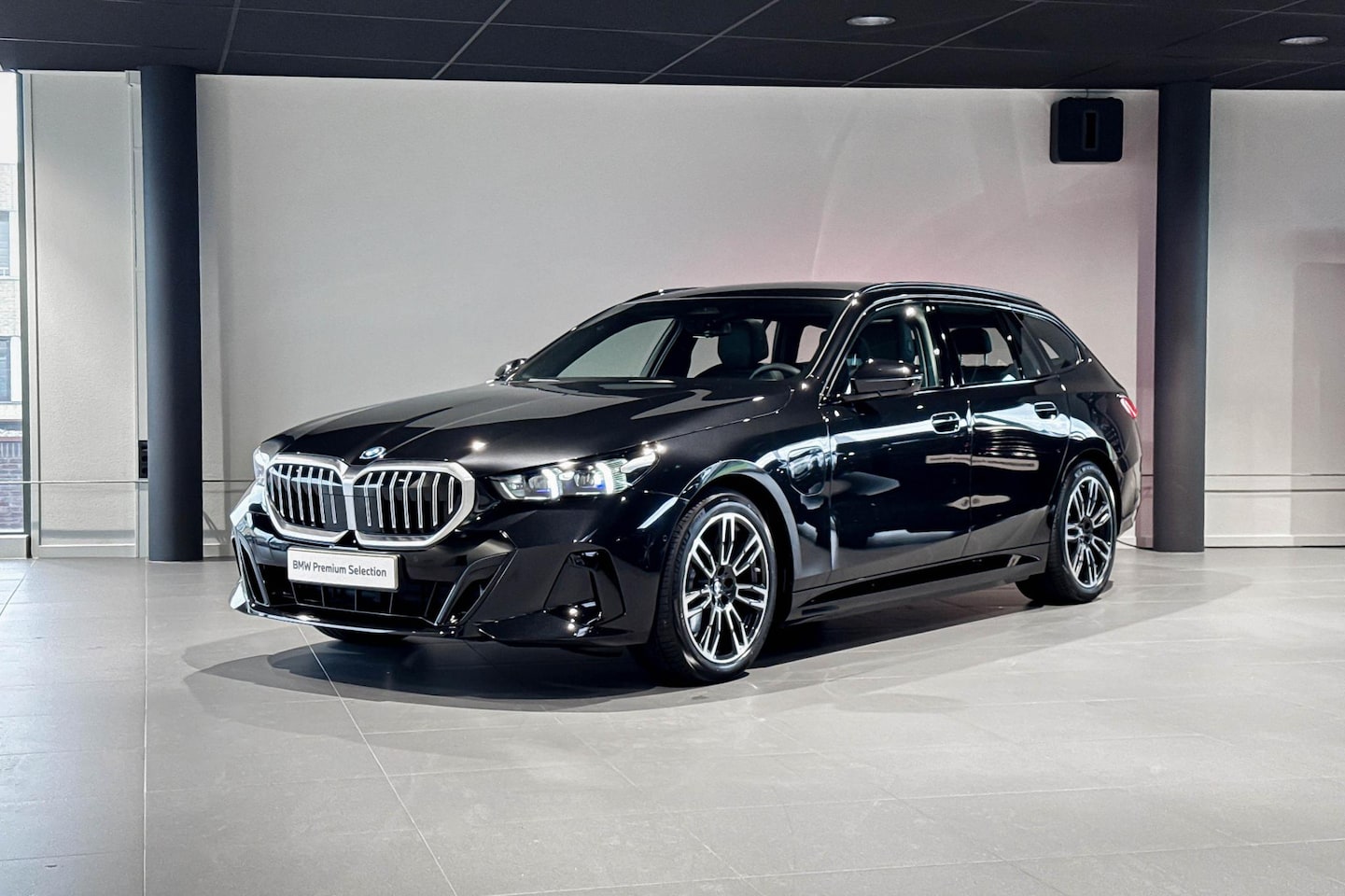 BMW 5-serie Touring - 530e M Sport | trekhaak - AutoWereld.nl