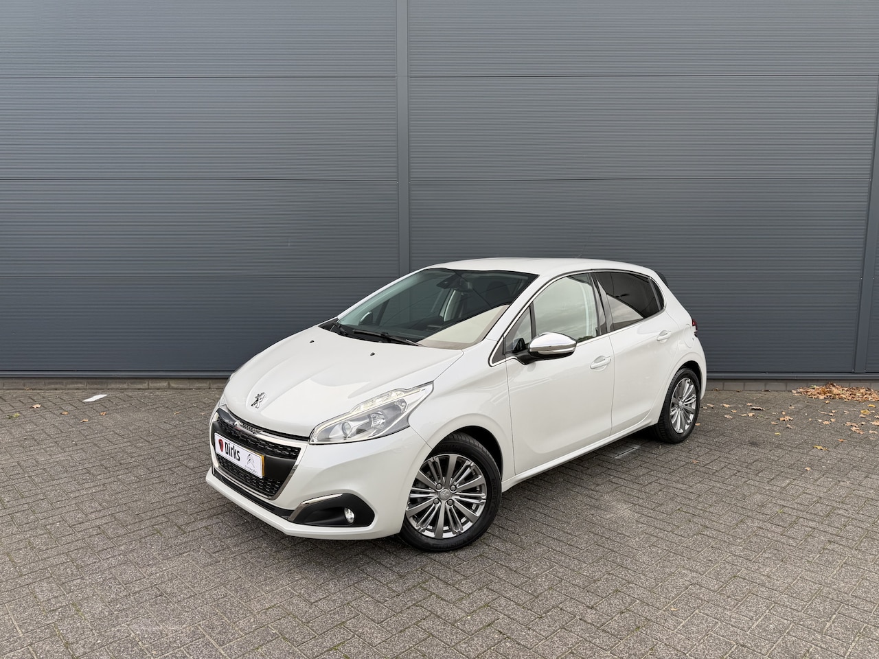 Peugeot 208 - 110pk Allure (Automatische Airco - Navigatie - Apple Carplay - Parkersensoren - Lichtmetal - AutoWereld.nl