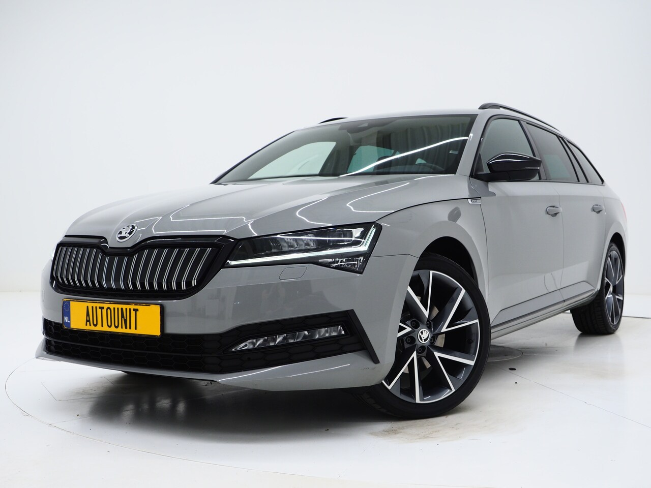 Skoda Superb Combi - 1.4 TSI iV Sportline | Leder/Alcantara | Trekhaak | Carbon | Memory | Sfeerlicht | Keyless - AutoWereld.nl