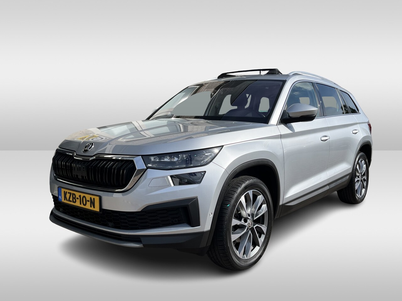 Skoda Kodiaq - 1.5 TSI Ambition Tour / AUTOMAAT/ PANO/ TREKHAAK/ PARK.SENSOREN V+A/ CAMERA/ ACC/ SMARTLIN - AutoWereld.nl