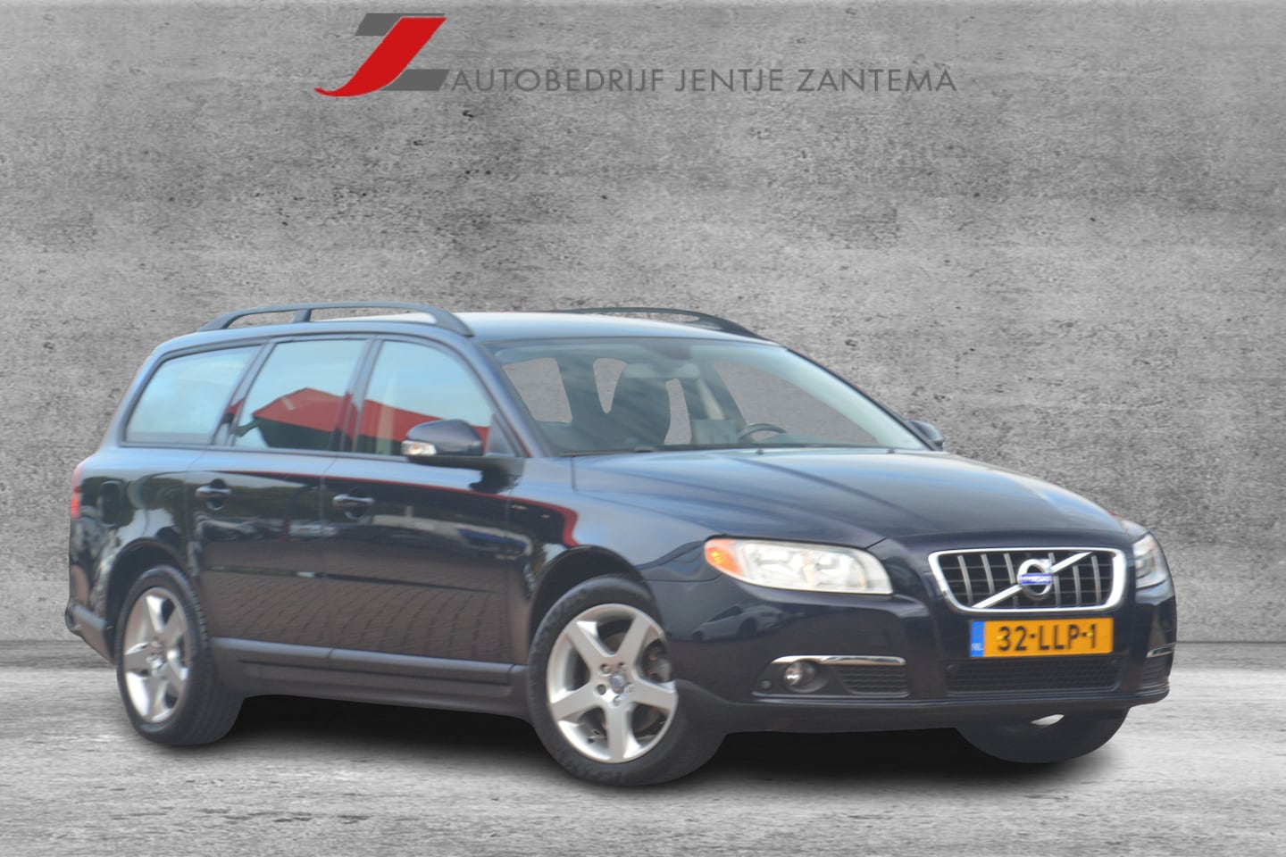 Volvo V70 - 2.0T Kinetic | Navigatie | Trekhaak | Cruise-control | PDC | Airco | NL auto!! | - AutoWereld.nl