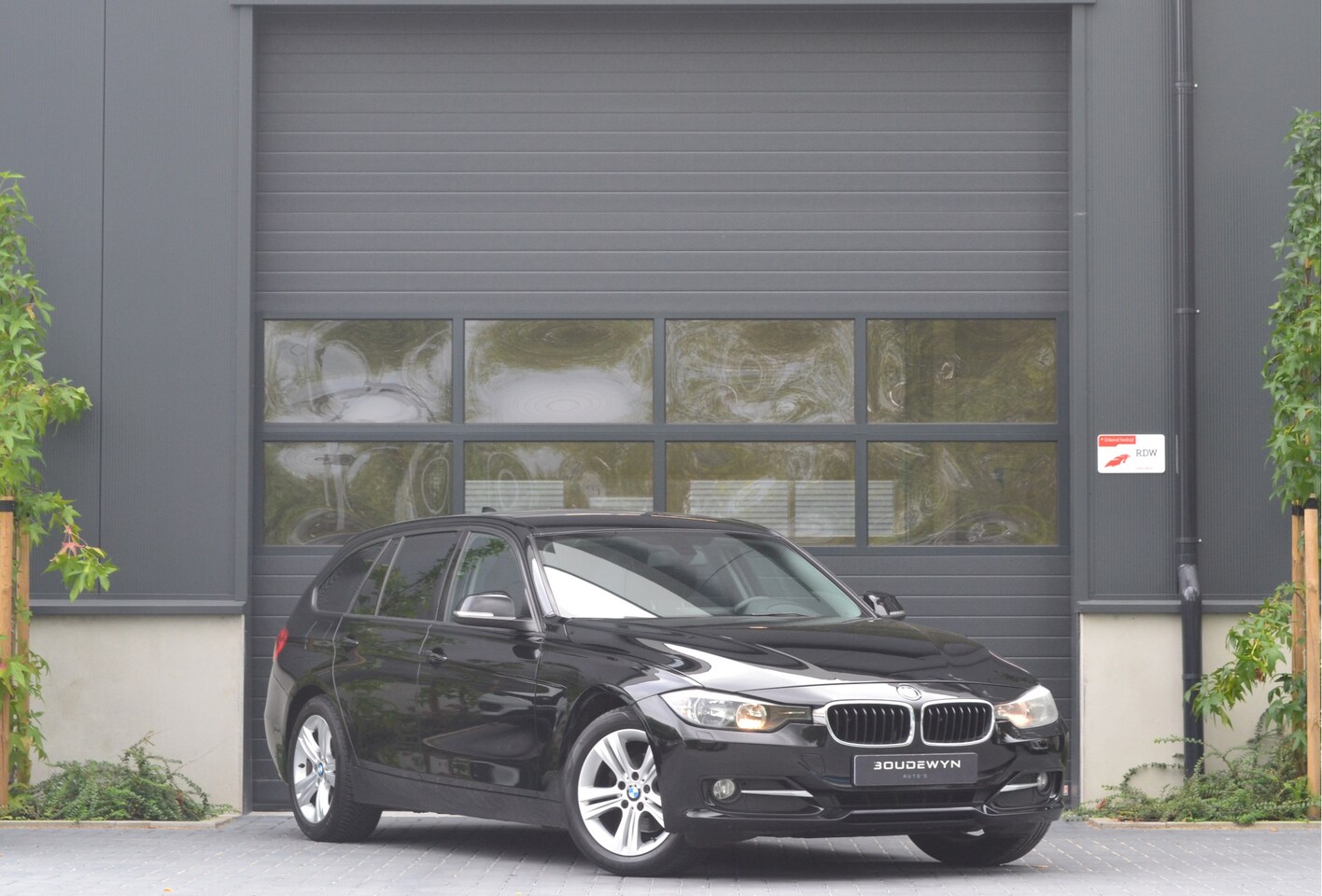 BMW 3-serie Touring - 316i Sportline Cruise Control | Stoelverwarming | Bluetooth | Trekhaak - AutoWereld.nl