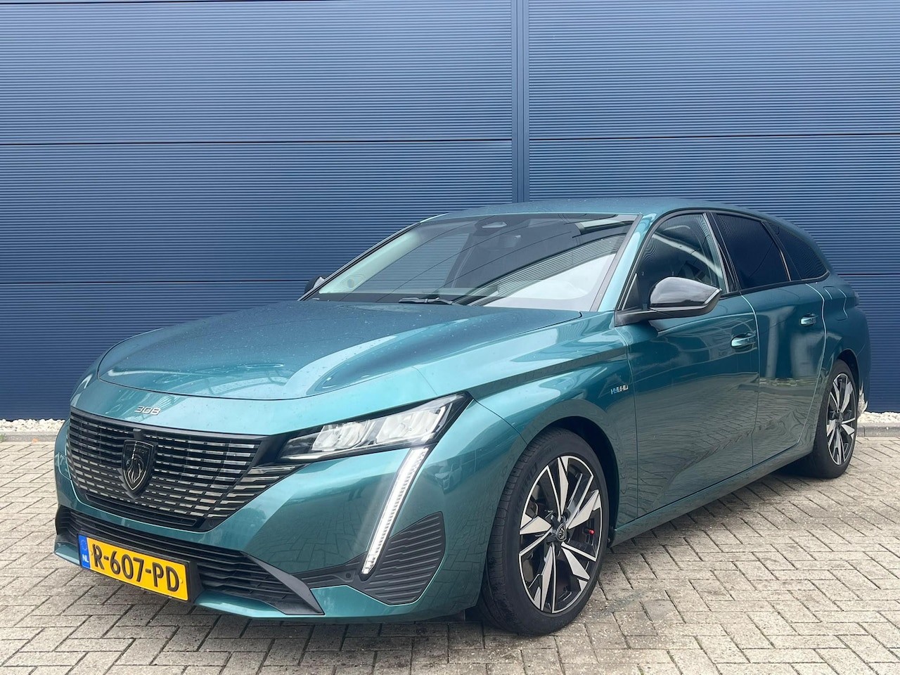 Peugeot 308 SW - 1.6 Plug-in Hybrid 180 Allure | Navigatie | Camera | Voorruit verwarming | Standkachel | C - AutoWereld.nl