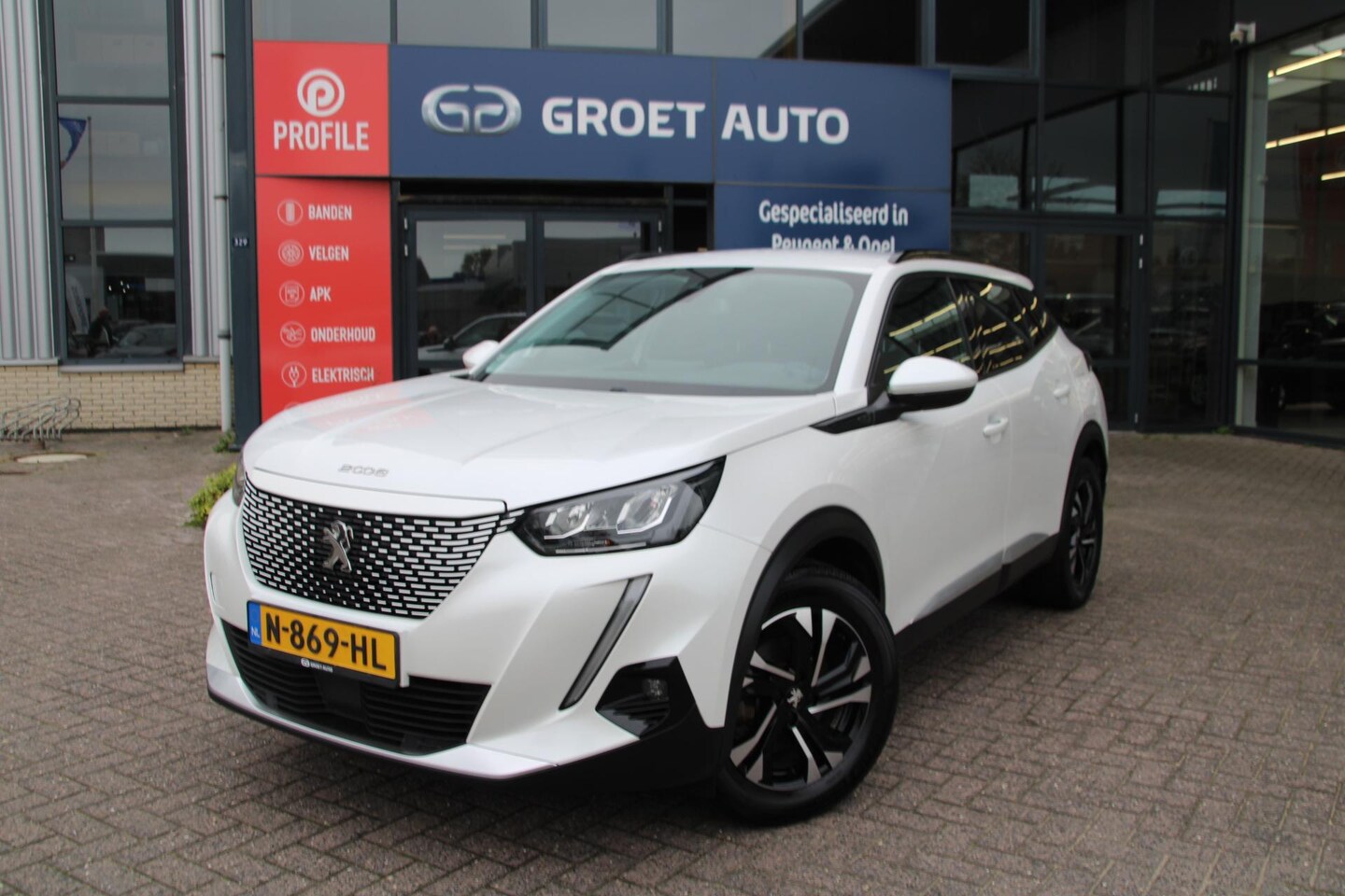 Peugeot e-2008 - EV Allure Pack 50 kWh Automaat Airco Camera Carplay 1e eigenaar, dealer onderhouden - AutoWereld.nl