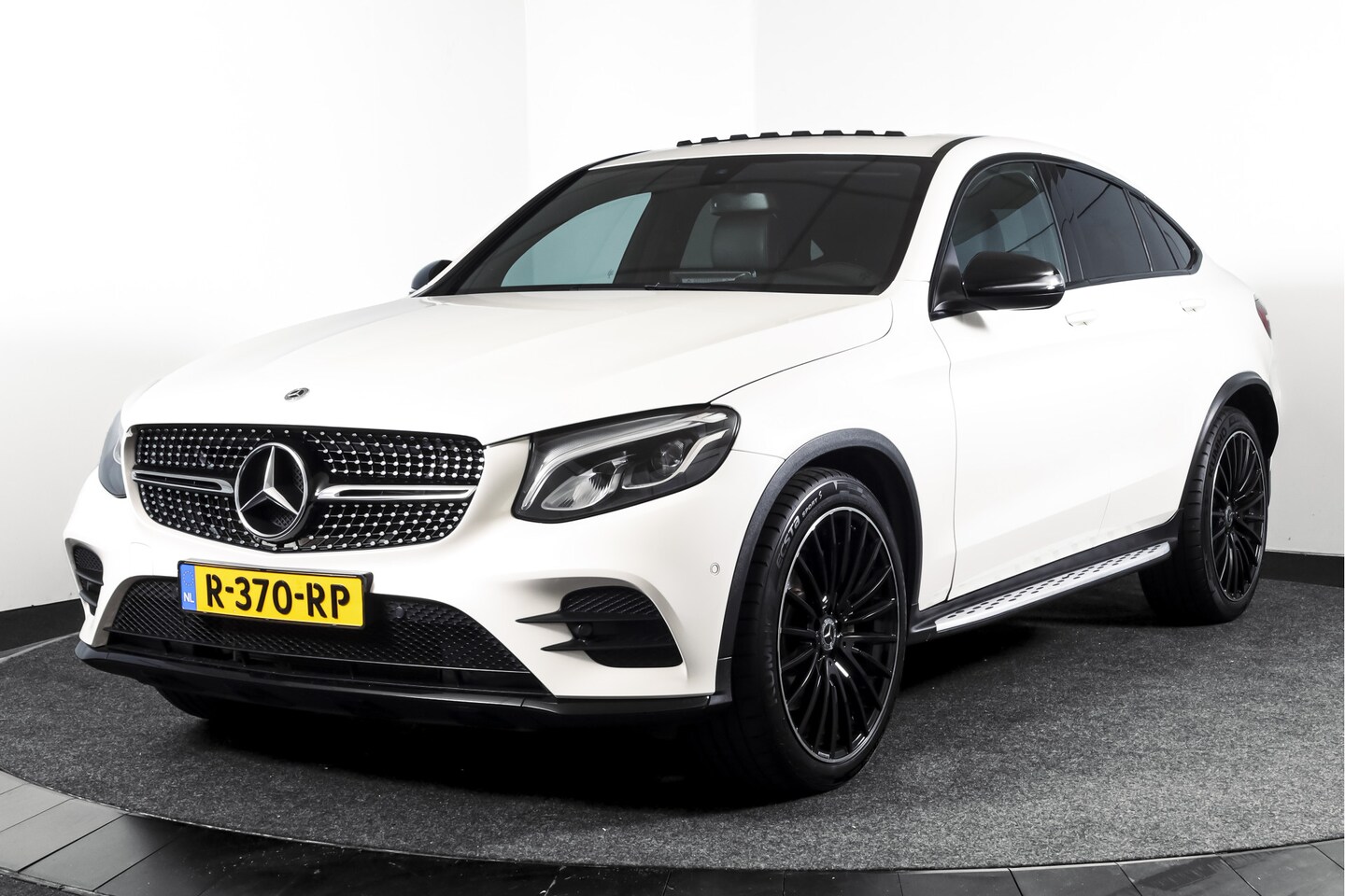 Mercedes-Benz GLC-klasse Coupé - 250 4MATIC 211 PK Premium AMG Line | S/K-Panodak | Cruise | Stoelverw. | PDC | Camera | Ap - AutoWereld.nl