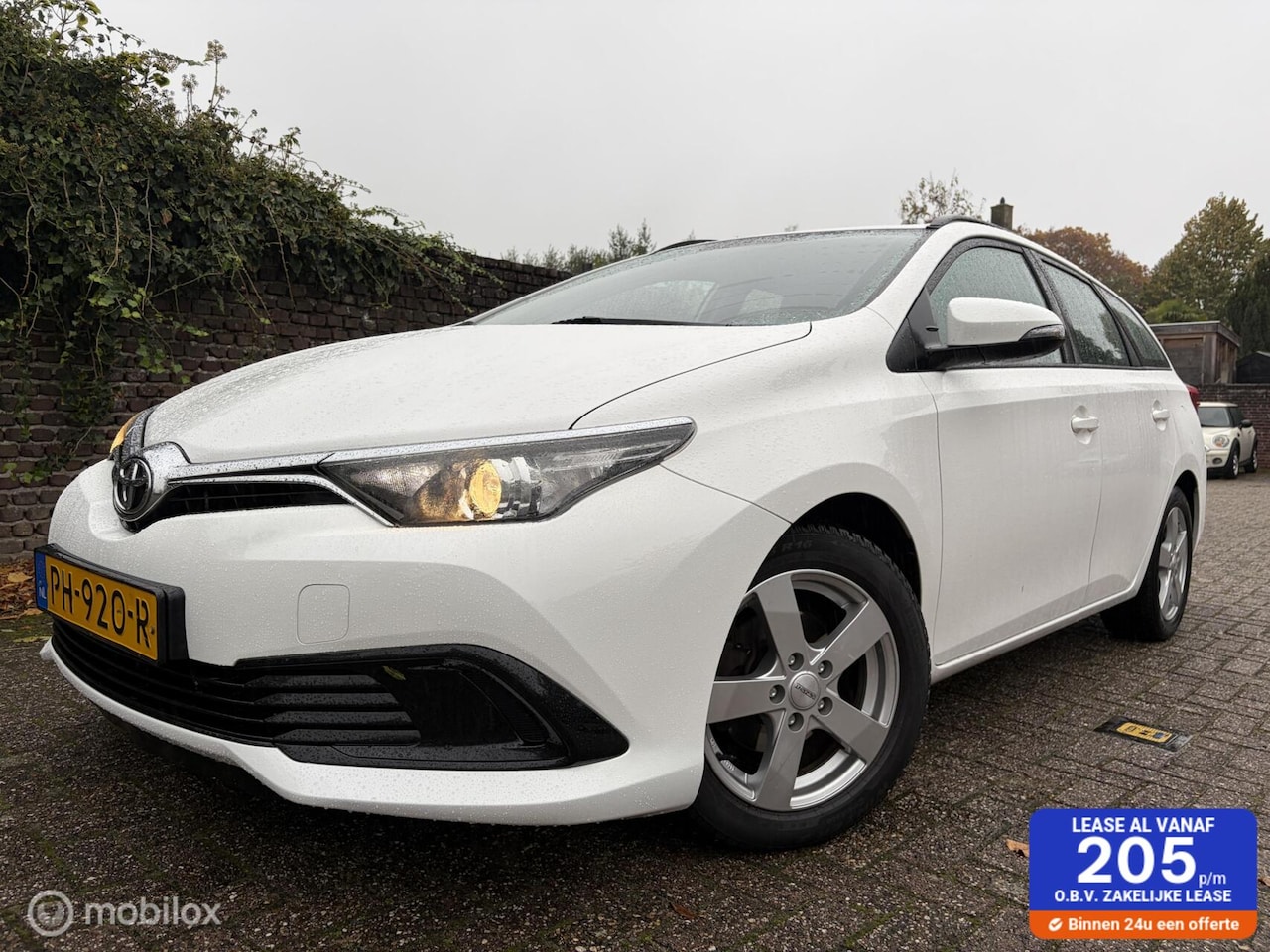 Toyota Auris - 1.3 Now Navigatie / Climate control / 89.500km! - AutoWereld.nl