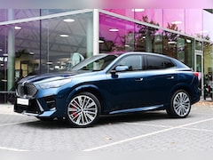 BMW iX2 - eDrive20 M Sport / Panoramadak / Sportstoelen / Head-Up / M Adaptief onderstel / Comfort A