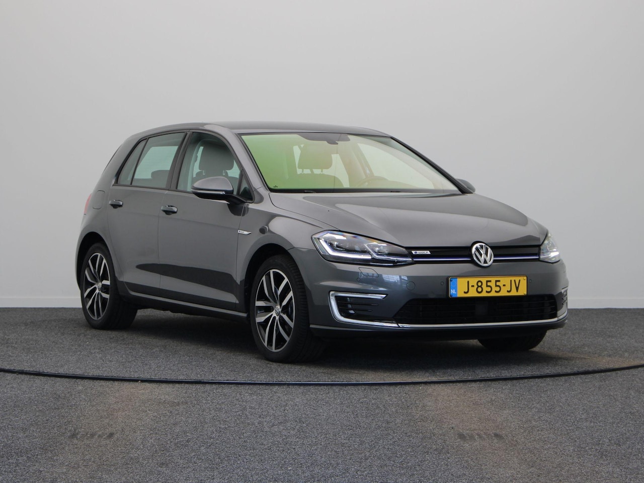 Volkswagen e-Golf - E-DITION | Stoelverwarming | Navigatie |  DAB-radio | Climate control | Sensoren voor en a - AutoWereld.nl